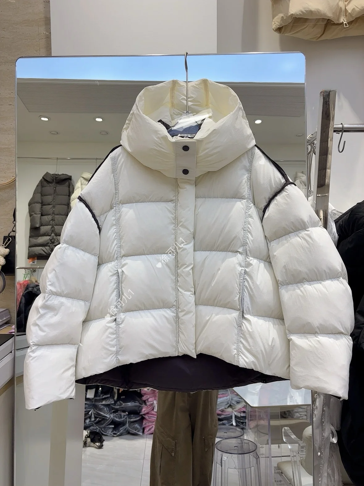 شتاء 2025 المرأة ort Puffer Jaet Thi الأبيض الدافئ Du down Bread Sle Faionable تصميم بسيط للتنقل سترة واقية #4