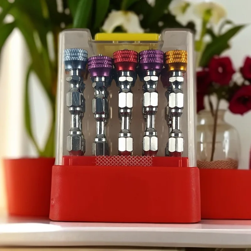 

Набор магнитных отверток профессионального класса для ремонта бытовой техники и мебели включает несколько бит для универсального использования.