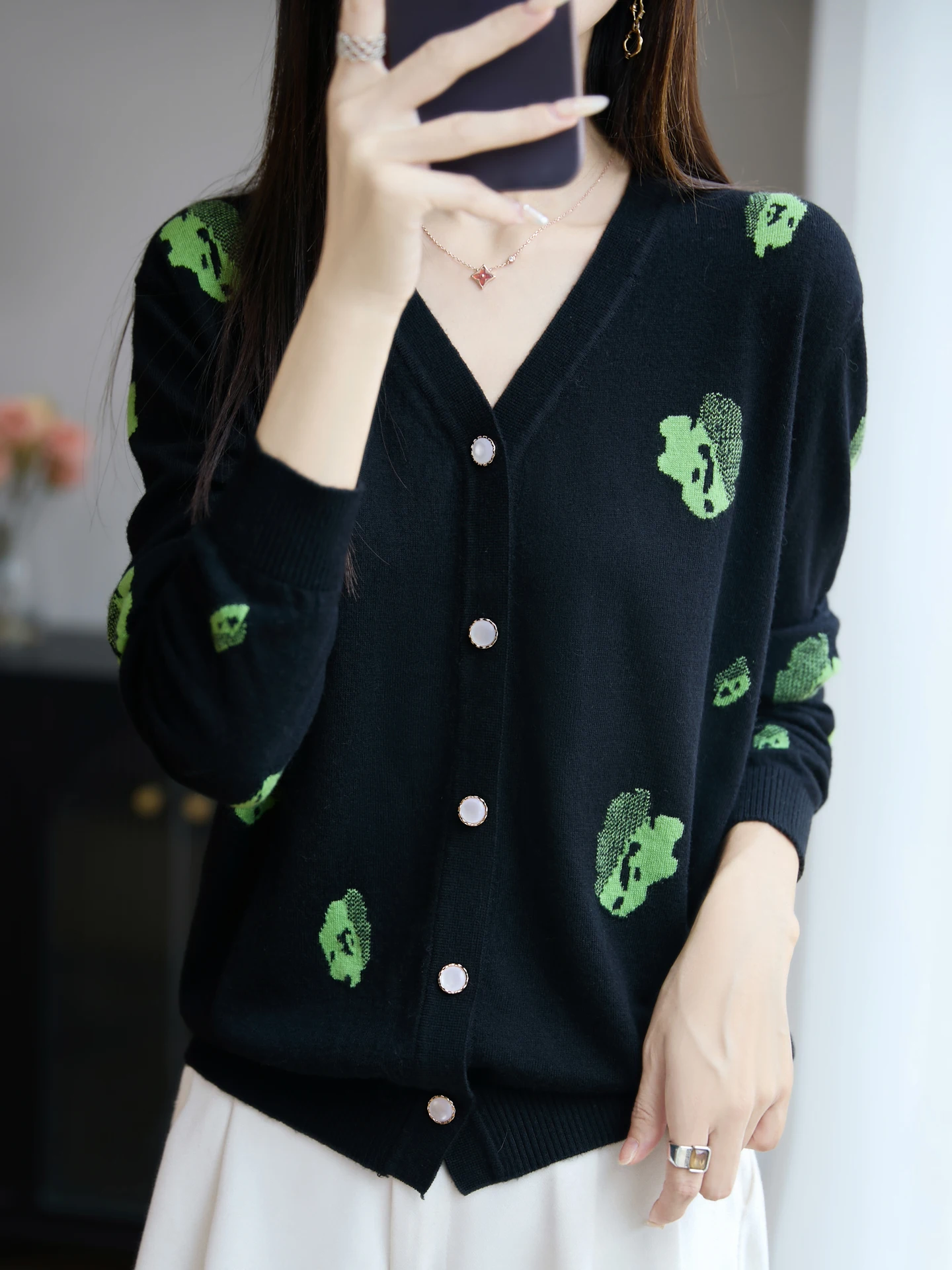 25New خريف شتاء الصوف سترة طويلة الأكمام كبيرة الحجم سترة سترة برقبة على شكل v المرأة الجاكار تريكو معطف موضة الترفيه نمط