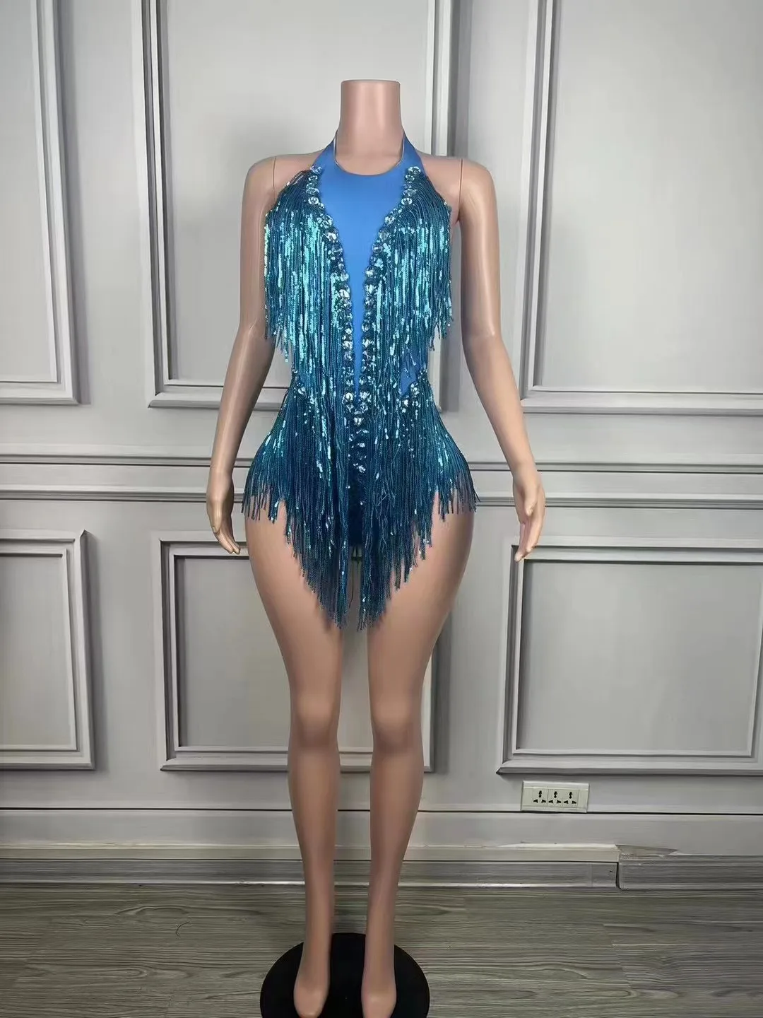 

2024, новинка, горячий стиль, блестящая юбка с кисточками для латинских танцев, обтягивающий темпераментный сексуальный ультра короткий комбинезон