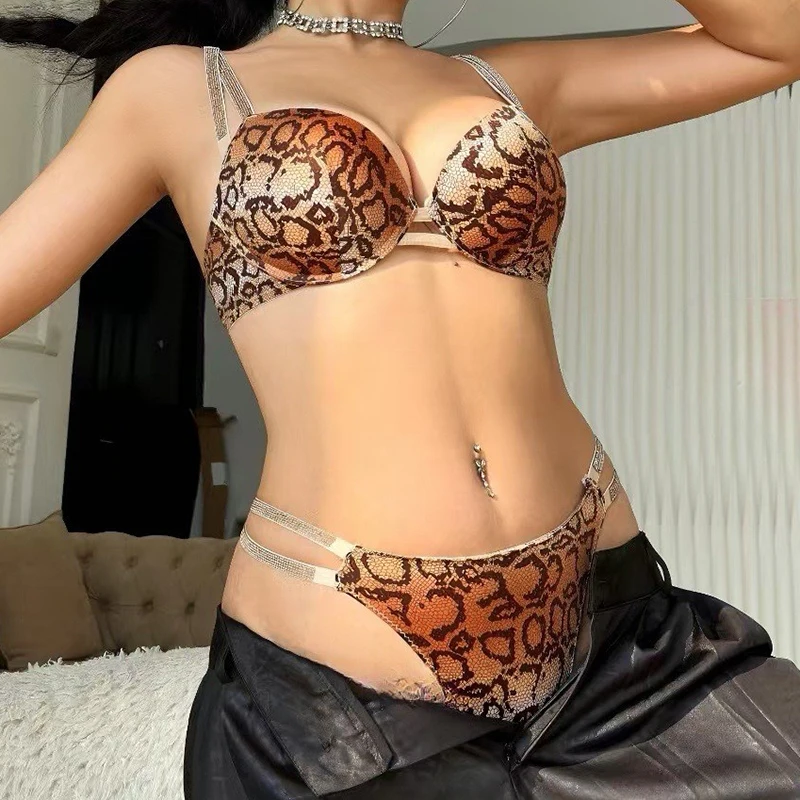 ليوبارد حجر الراين مثير الصدرية مجموعة النساء Bralette ملابس داخليّة حريمي حمالة موضة ثونغ جمع حمالات الصدر الملابس الداخلية اللباس الداخلي مجموعات
