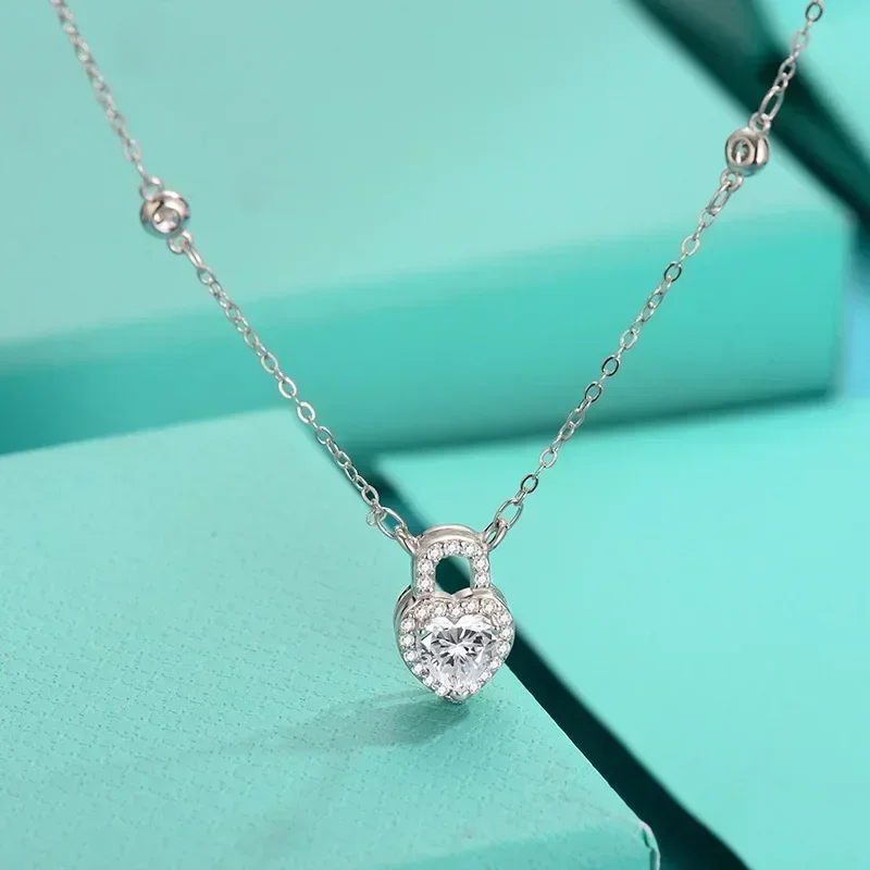 

Real 925 Sterling Silver Heart Cut 0.8ct Moissanite Dancing Necklace Fashion Pendant Necklace Jewelry Gift Women