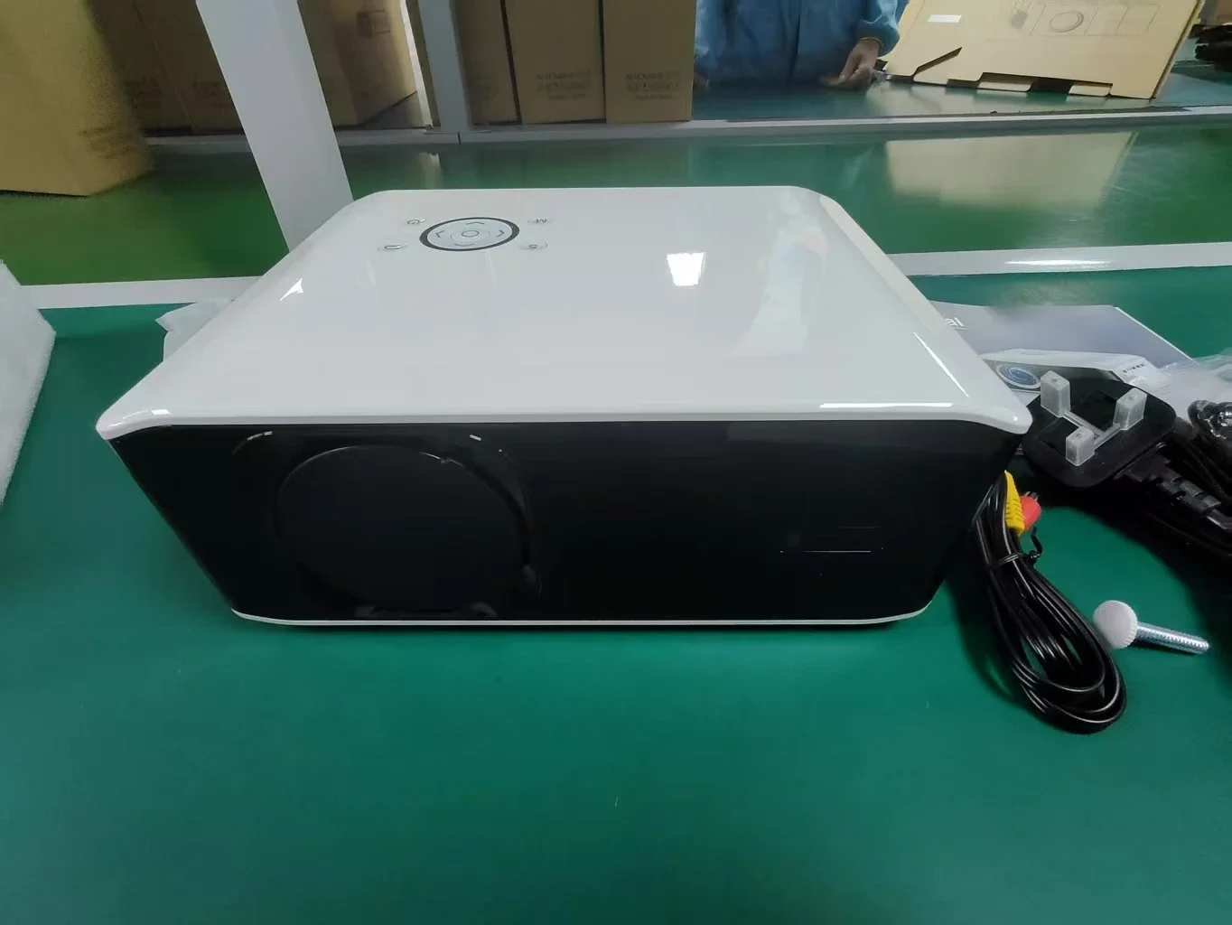 

Best Selling Portable Mini Home Theater Projector Smart WiFi Android 9.0 1080P LCD LED Lamp 4K 3D Features US Plug For Phone