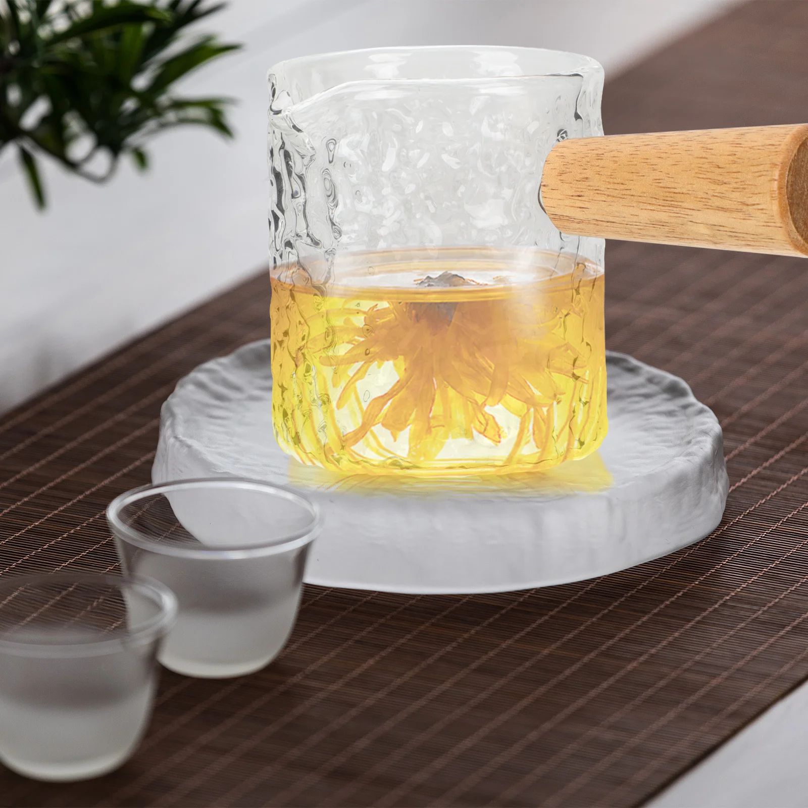 

Прозрачный стеклянный кувшин для молока, креативная форма, деревянная ручка, контейнер для сиропа для эспрессо, идеальный подарок для любителей кофе