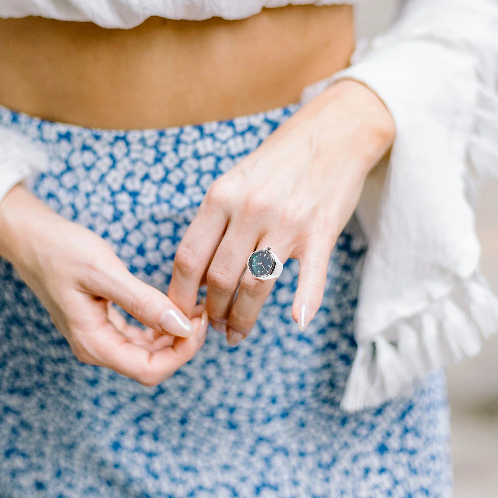 Мини-зеленые часы на палец с римскими цифрами, легкий дизайн из цинкового сплава, практичные часы для женщин и мужчин, вечеринка по случаю дня рождения