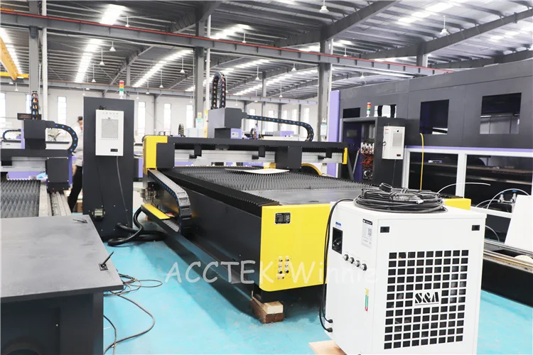 3015 آلات القطع بليزر الألياف 3kw 6kw آلة القطع بالليزر المعدنية باستخدام الحاسب الآلي لتصنيع القوالب
