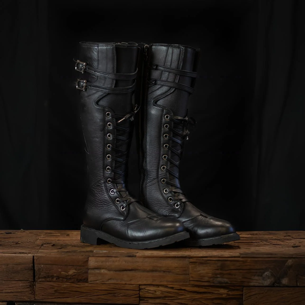 Mittelalterliche Piraten- und Ritterstiefel, kniehoch, mit Schnürung, Schnalle und seitlichem Reißverschluss, aus PU-Leder, für Motorradfahren, Cosplay und Kostümierung. – Detail 9