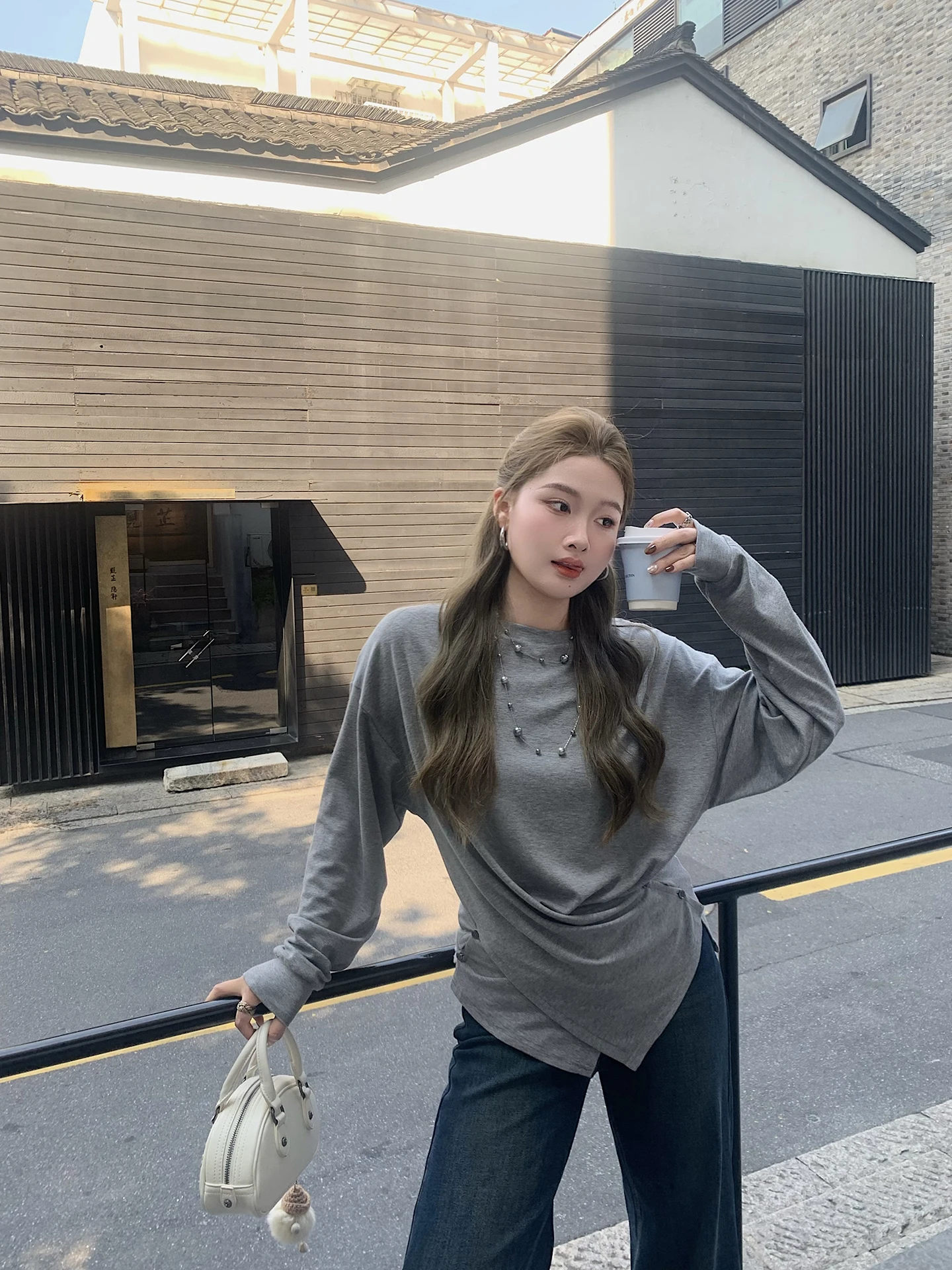 

Женская свободная футболка с длинным рукавом, деконструированным дизайном и круглым вырезом, больших размеров, в повседневном стиле