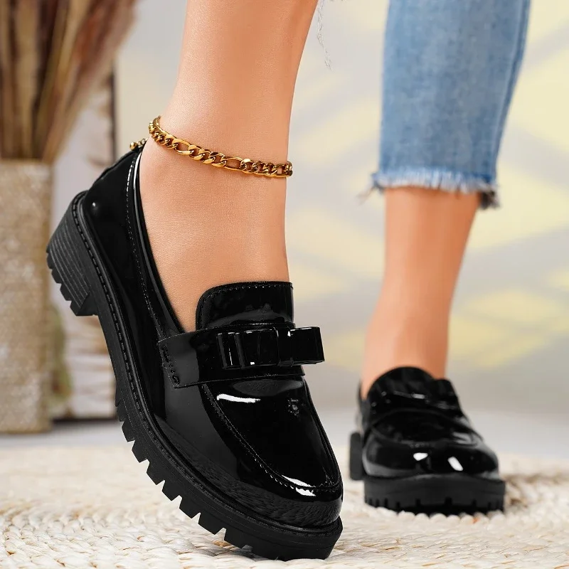 2024 womens spring new simple solid color PU waterproof womens loafers outdoor leisure flat non-slip womens mother shoes zapatos