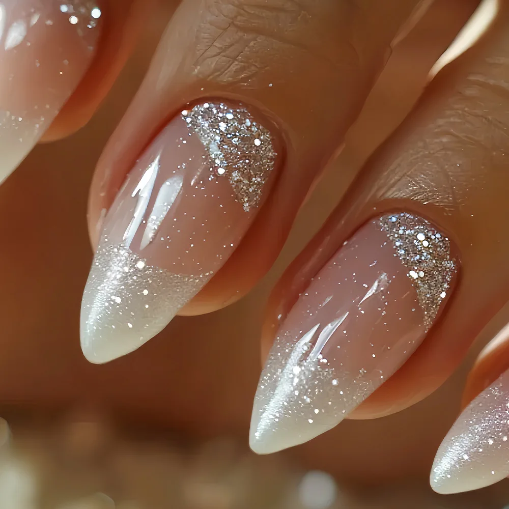 24枚入り シンプルなホワイトフレンチプレス風付け爪 グルー付き グリッター スパンコール グラデーション アーモンド型 付け爪 フルカバー インスネイル