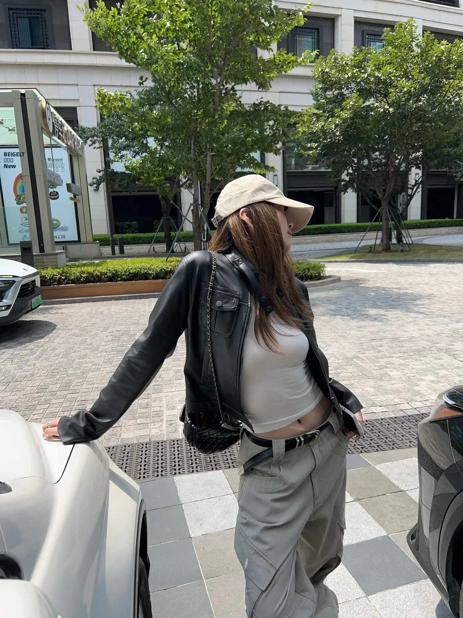 Jaqueta de Couro Sintético Feminina Estilo Motoqueira Slim Fit Manga Longa da Moda