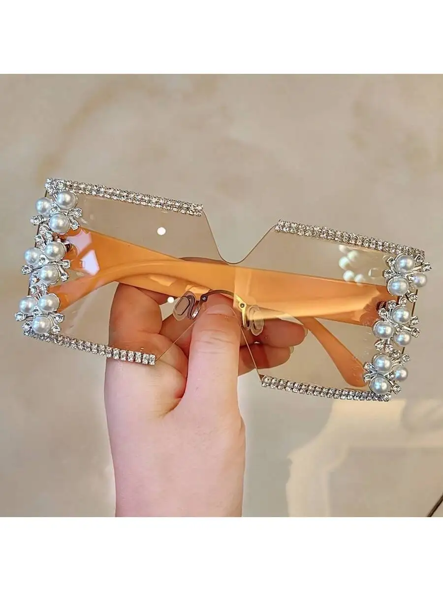 Everyday Street-Style Glasses With Square Frames Accented By Delicate Pearls And Transparent Gradient Orange Lenses