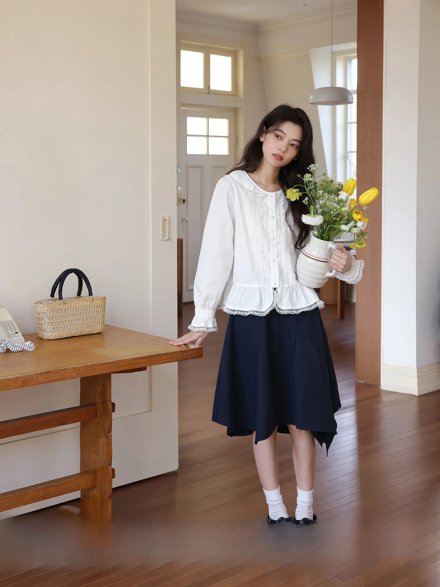 

Eternal Summer Vintage Lace Trim Long Sleeve Women's Shirt White Inner Wear Cotton Sweet Style Japanese Fashion Straight Cut