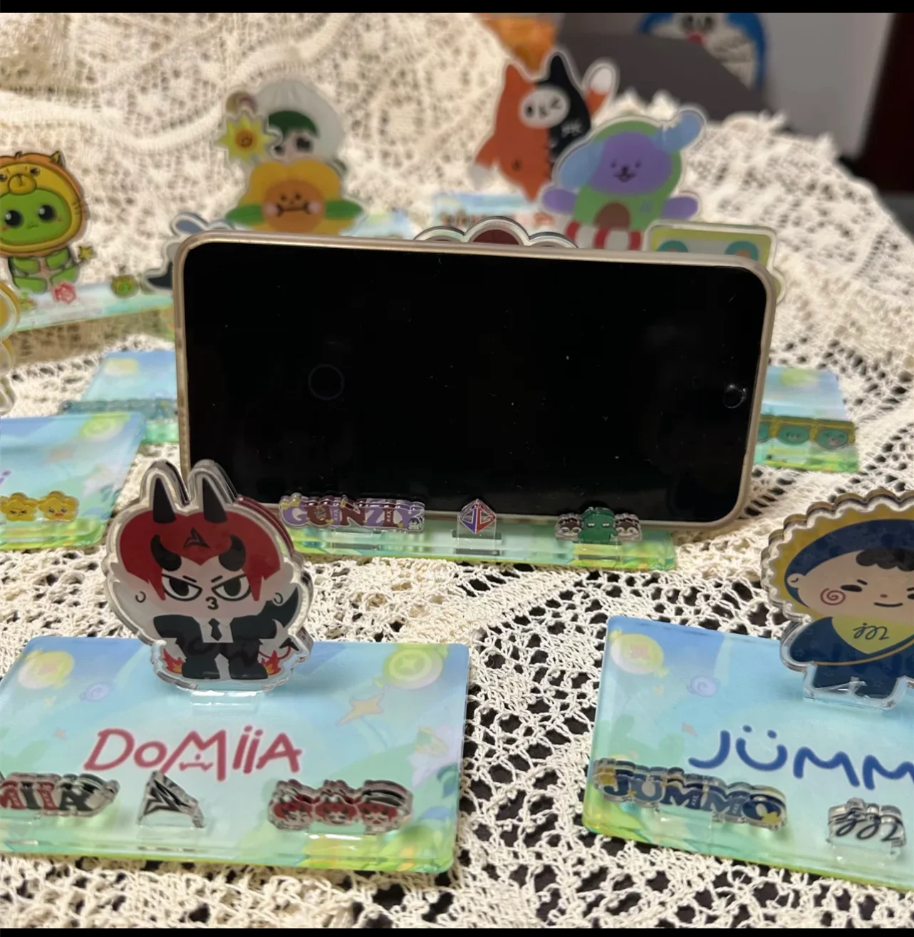 

Not Official Thai Star Jummo Domiia Permpoon Jaidee Angelo Guinzly Yuzumumu Polcasan Ohmnanon BounPrem Magnetic Phone Holder