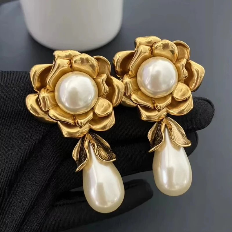 

Vintage Pearl Flower Luxury Earring Ear Clip Woman Top Quality Designer Jewelry Trend