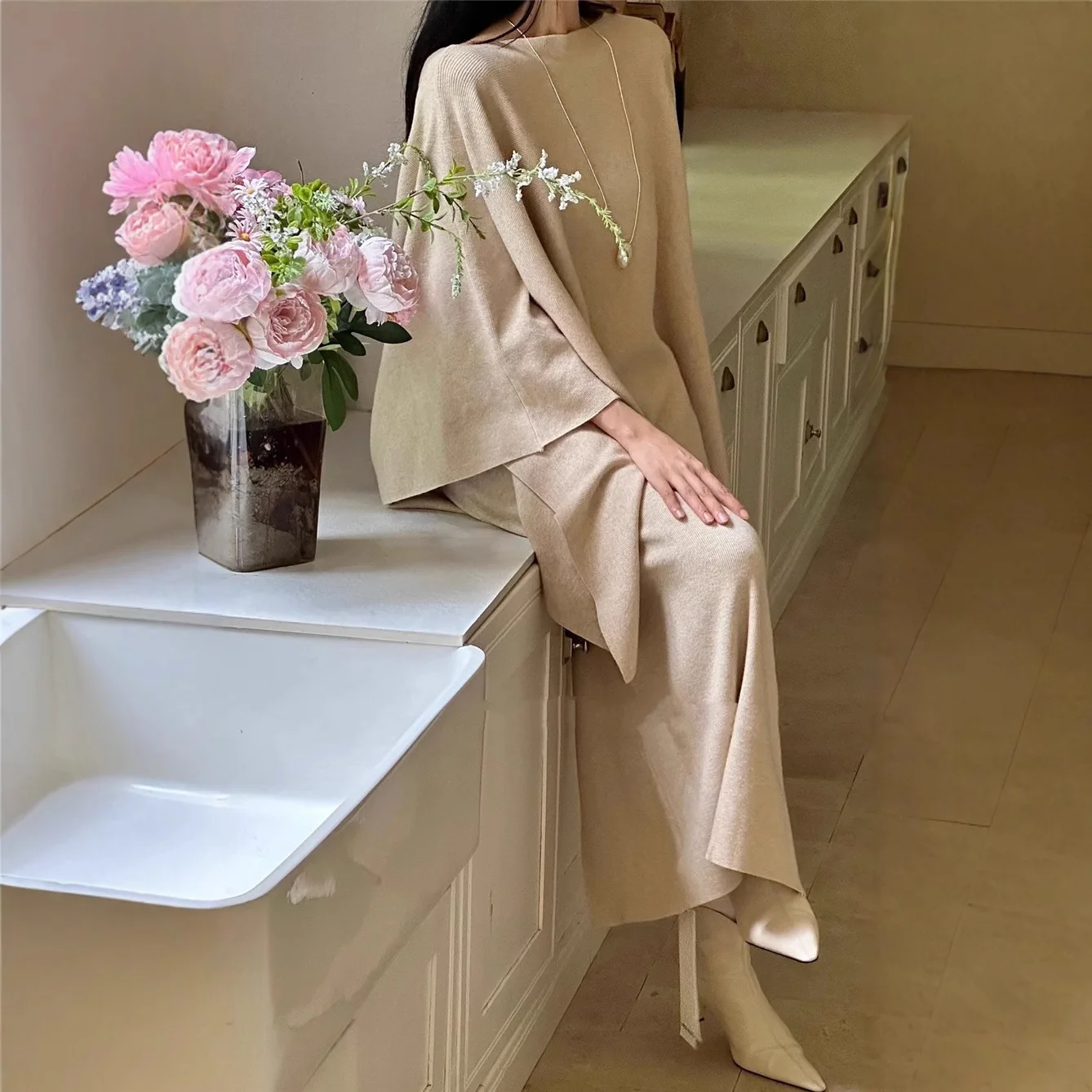 7891 Estilo francés fuera del hombro manga de murciélago chal perezoso escote Irregular capa versátil para mujer