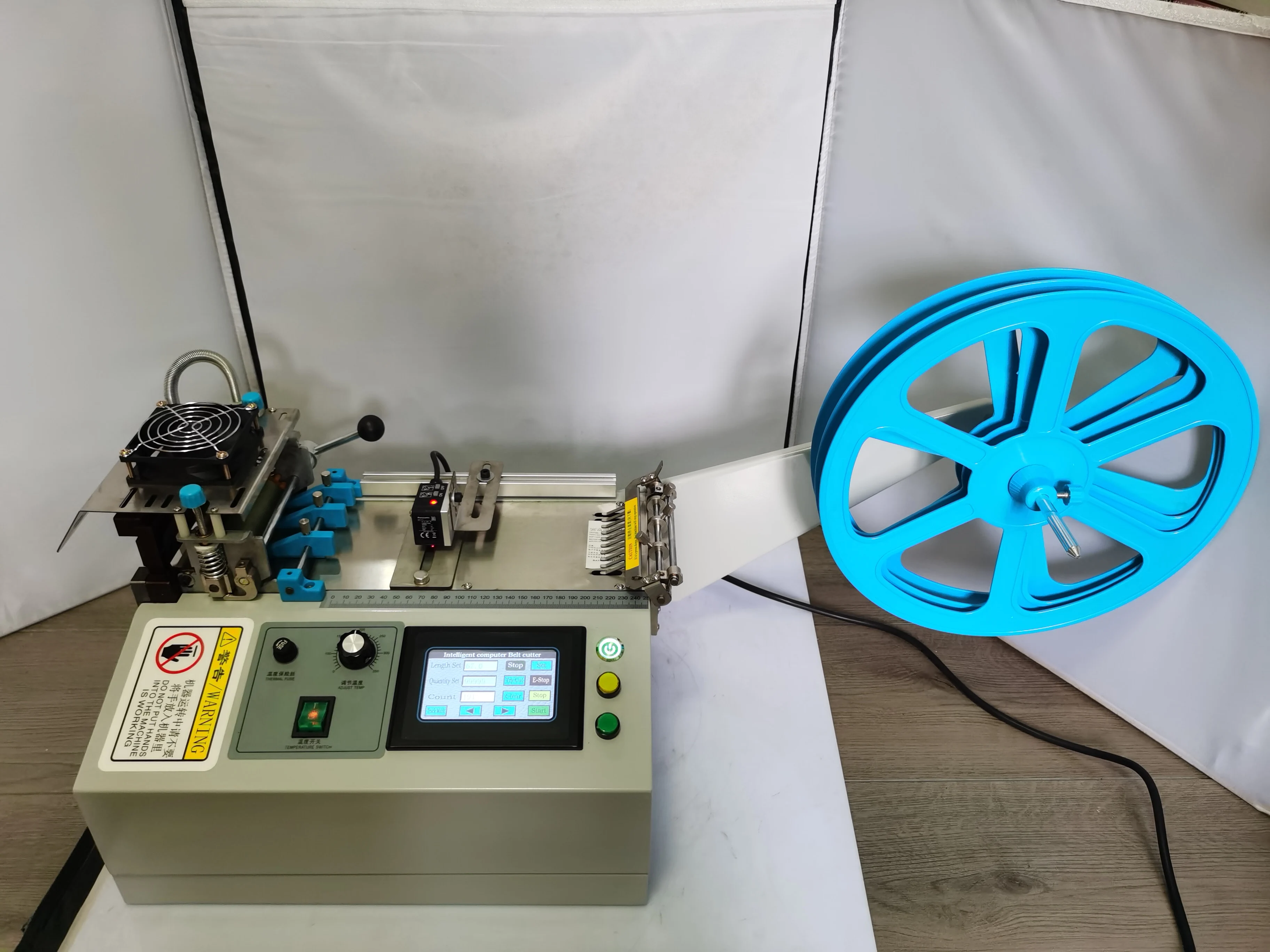 

Computer automatic trademark cutting machine washing label cutting machine, Hot and Cold Knife With cursor positioning 120-CH