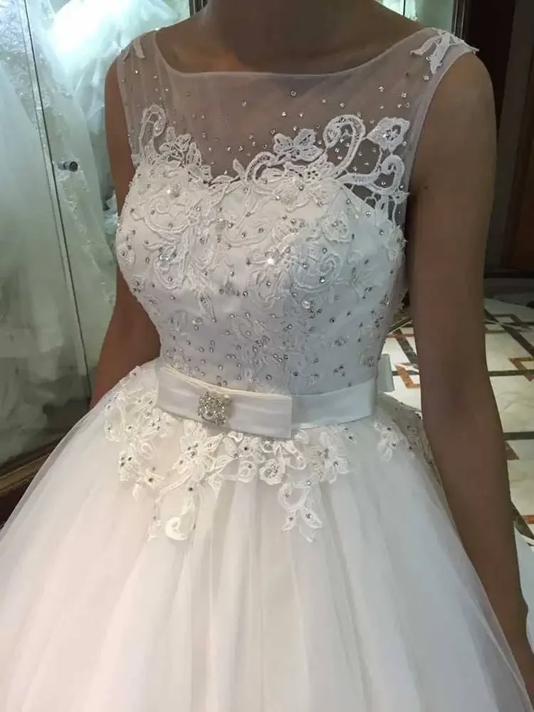 Apliques personalizados con cuentas Línea A Vestidos De Novia Vestidos De Novia tren De barrido espalda abierta Vestidos De Novia De talla grande con lazo