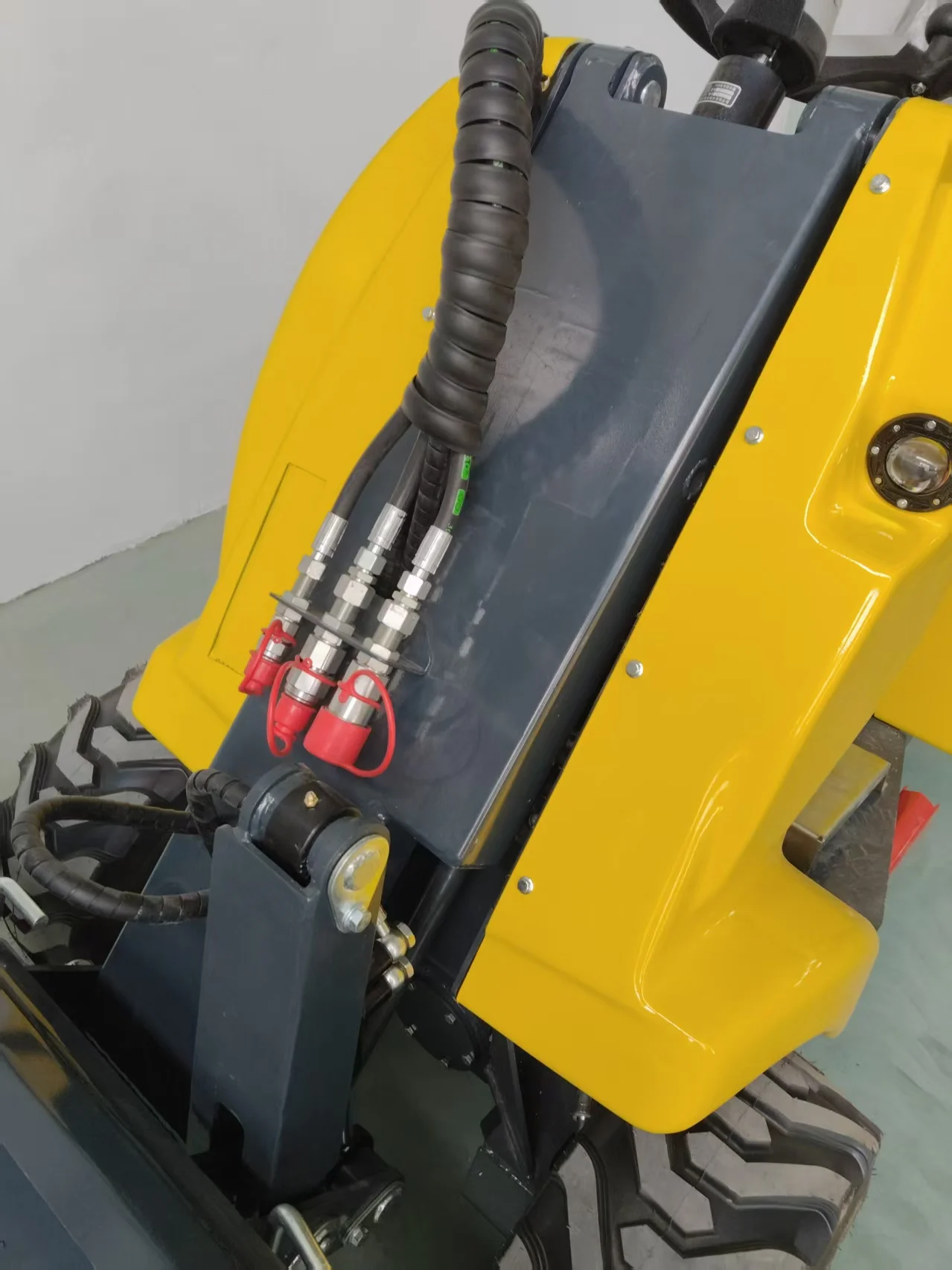 Farm building compact small hydraulic wheel micro three wheel sliding loader for sale new product