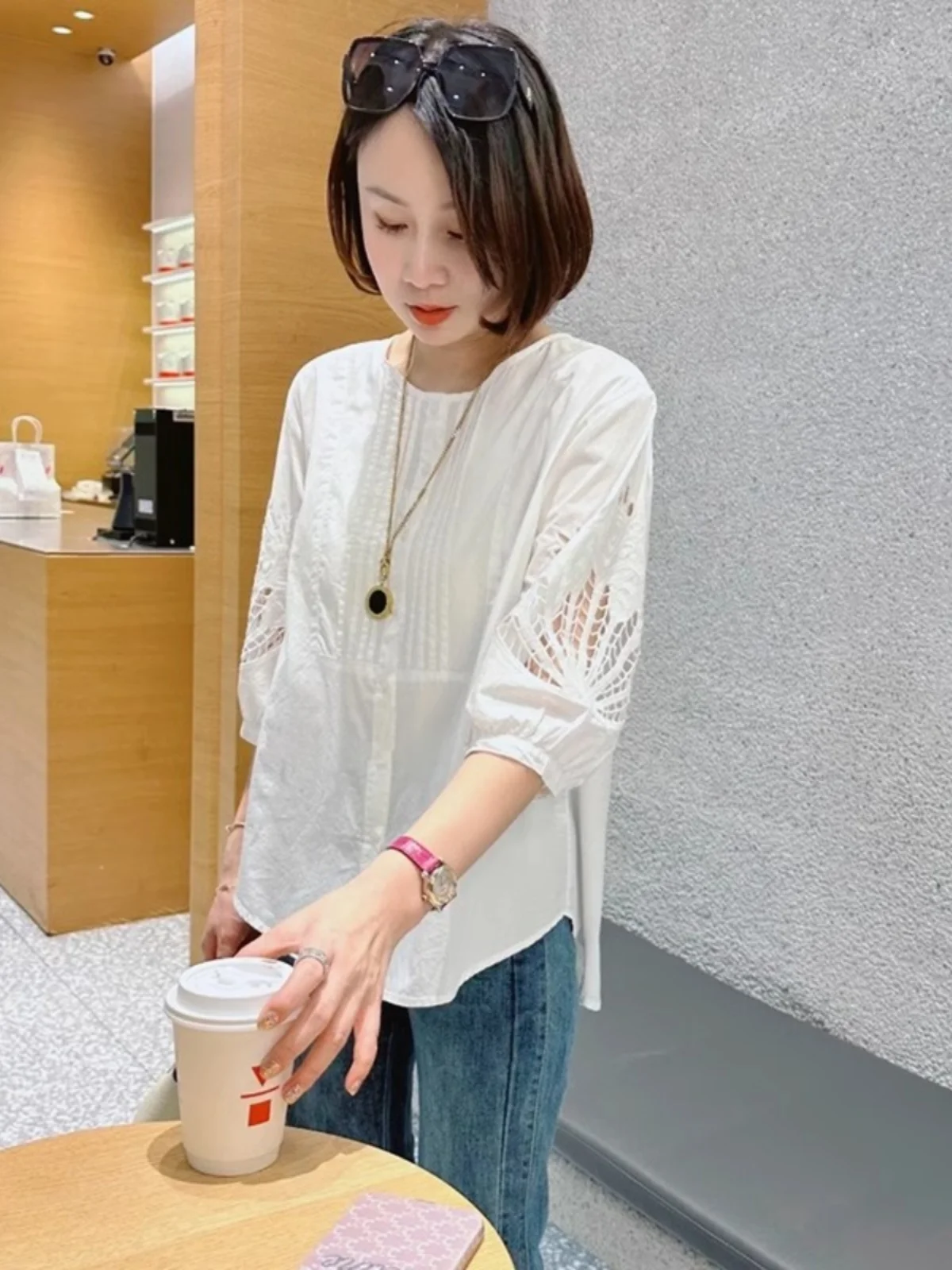 

Elegant Loose Women's Shirt Jacket Five-Quarter Sleeve Summer New Style 2026 Slimming Top Commute Style Pure Color Button Design