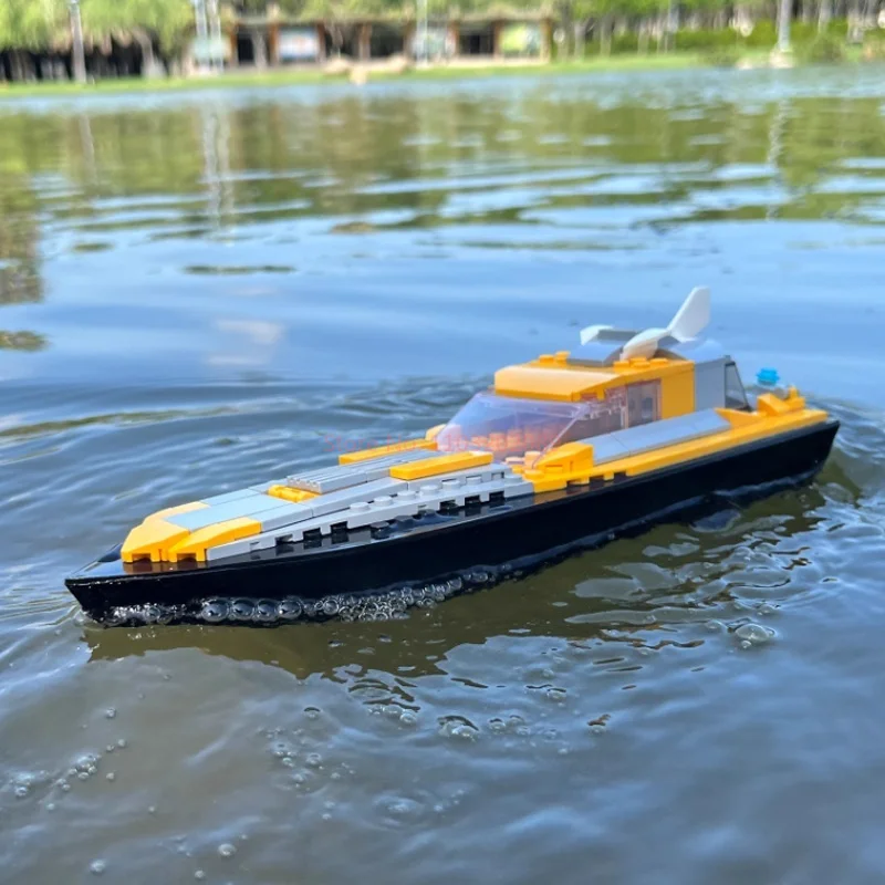 Novedad de verano, barco de bloques de construcción DIY con Control remoto RC, barco de Control remoto con detección de agua recargable, regalos, Juguetes