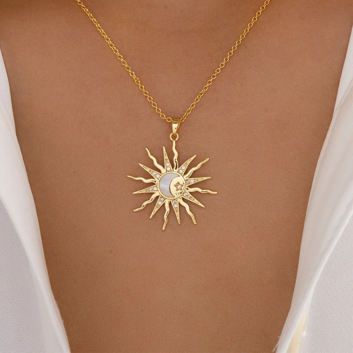 Alloy Sun Necklace, European and American Accessories, Fashionable Stars, Moon Pendant, Versatile Diamond Inlaid Necklace