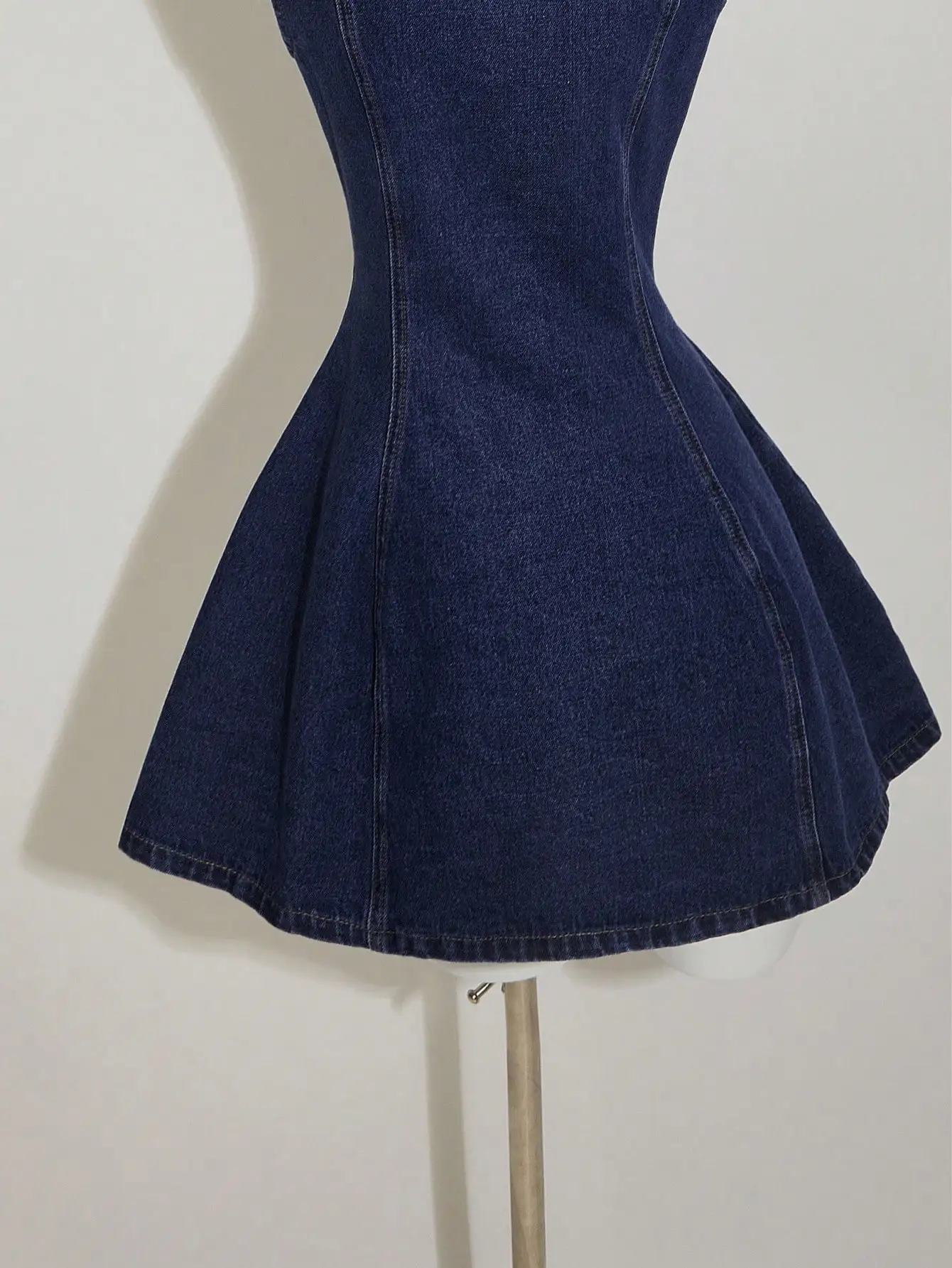 

Женское джинсовое мини-платье без рукавов с пуговицами спереди, фасон «фит-энд-флэр»