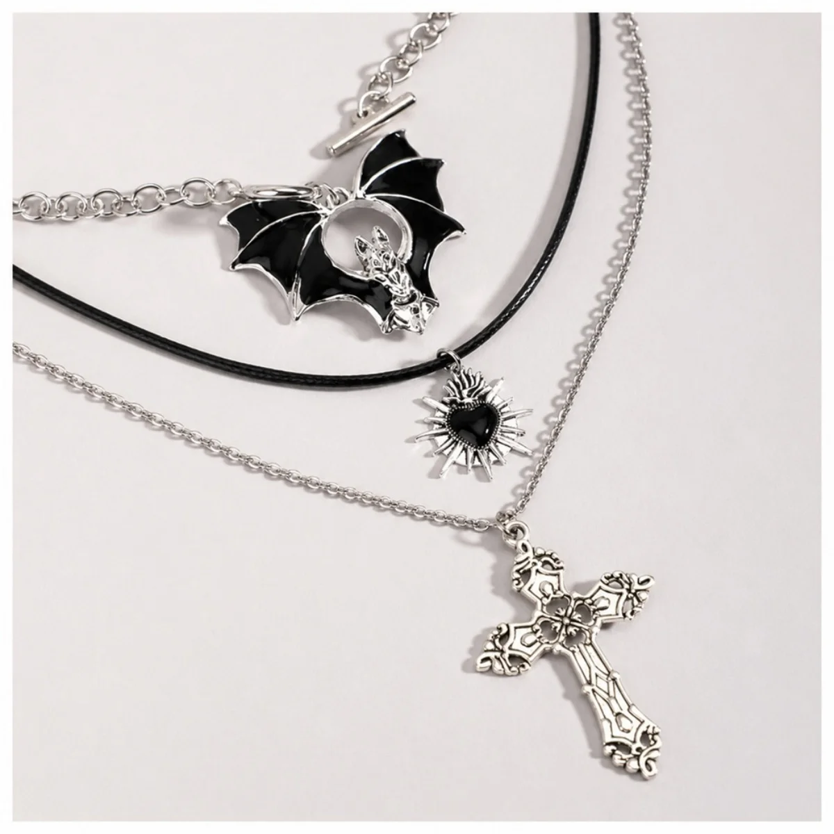 Dunkelschwarze Gothic-Spinnenkreuz-Anhänger-Mehrschichtige Halskette für Damen und Herren, Punk-Halloween-Herz-Fledermaus-Perlen-Choker, Cosplay-Schmuck – Detail 22