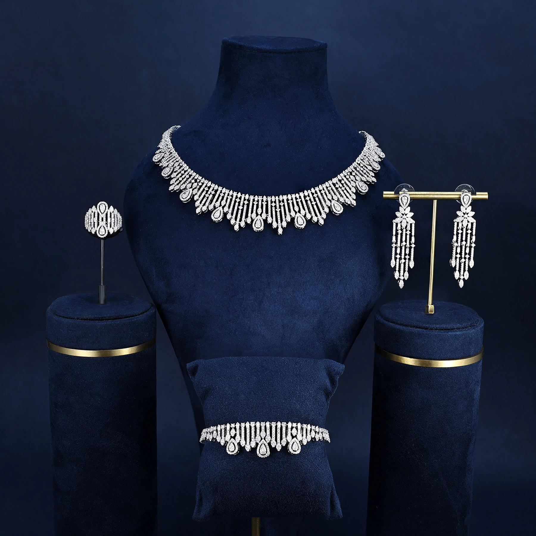 Bride Talk Luxury Waterfall Tassel Jewelry Set 4Pcs Elegant Linear Raindrop Teardrop Bridal Wedding Accessories Statement Wear