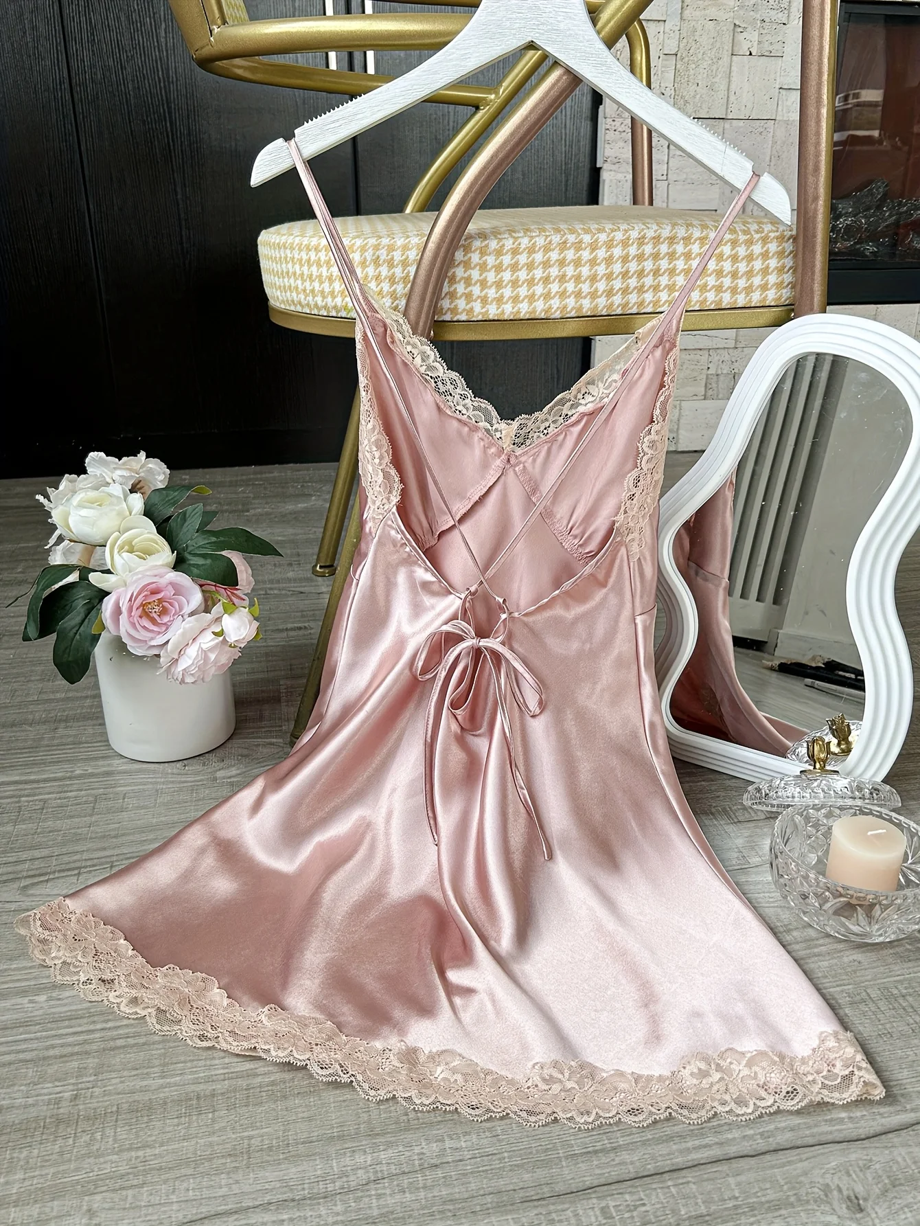 Damen-Unterhemd aus Satin mit V-Ausschnitt und Spitzenbesatz, 1-teilig, sexy Mini-Nachthemd – Detail 8