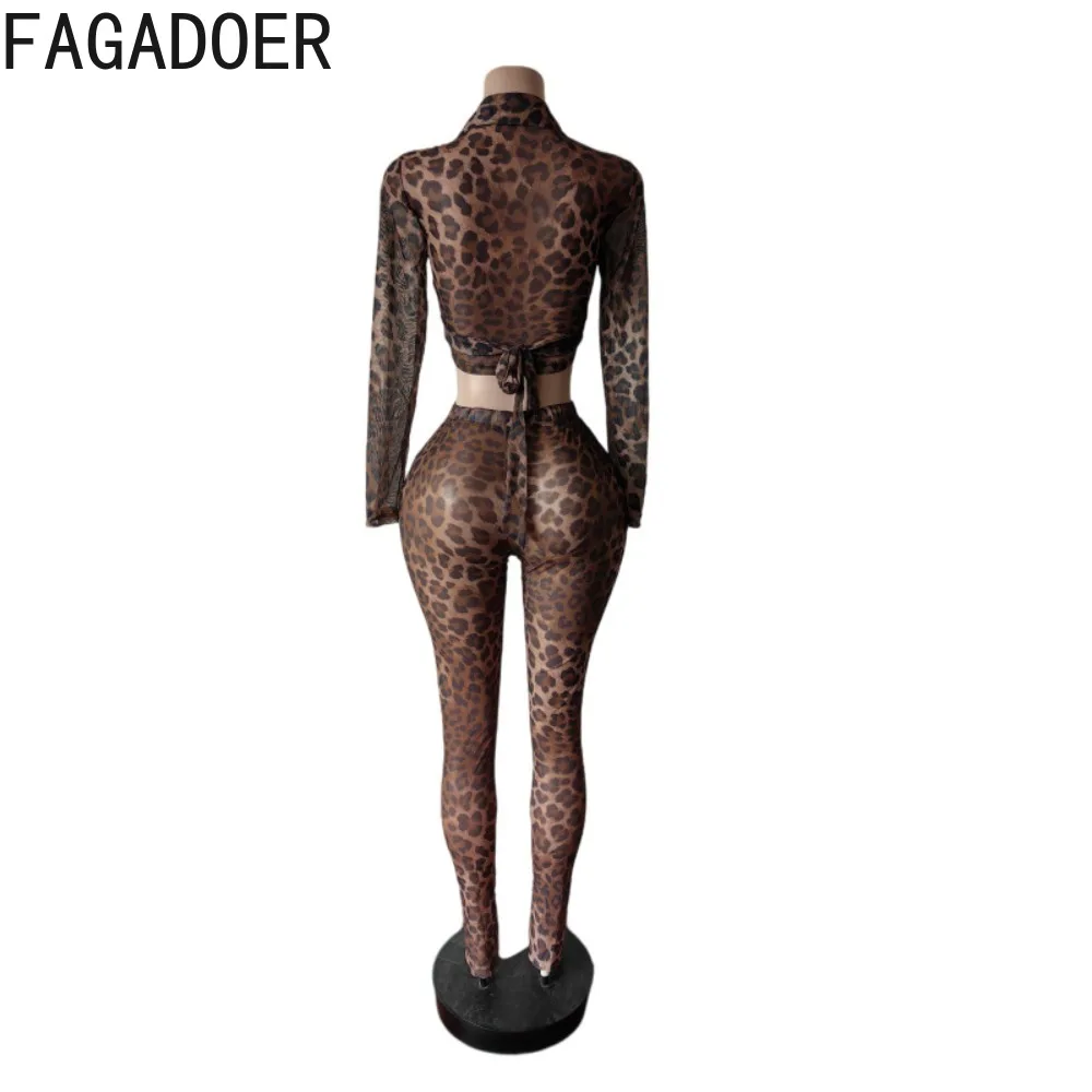 ชุดเซ็ต 2 ชิ้นลายเสือดาวสุดเซ็กซี่จาก FAGADOER สำหรับผู้หญิง เสื้อครอปตาข่ายแต่งผ้าปะติดและกางเกงเข้าชุด สไตล์สตรีทแวร์