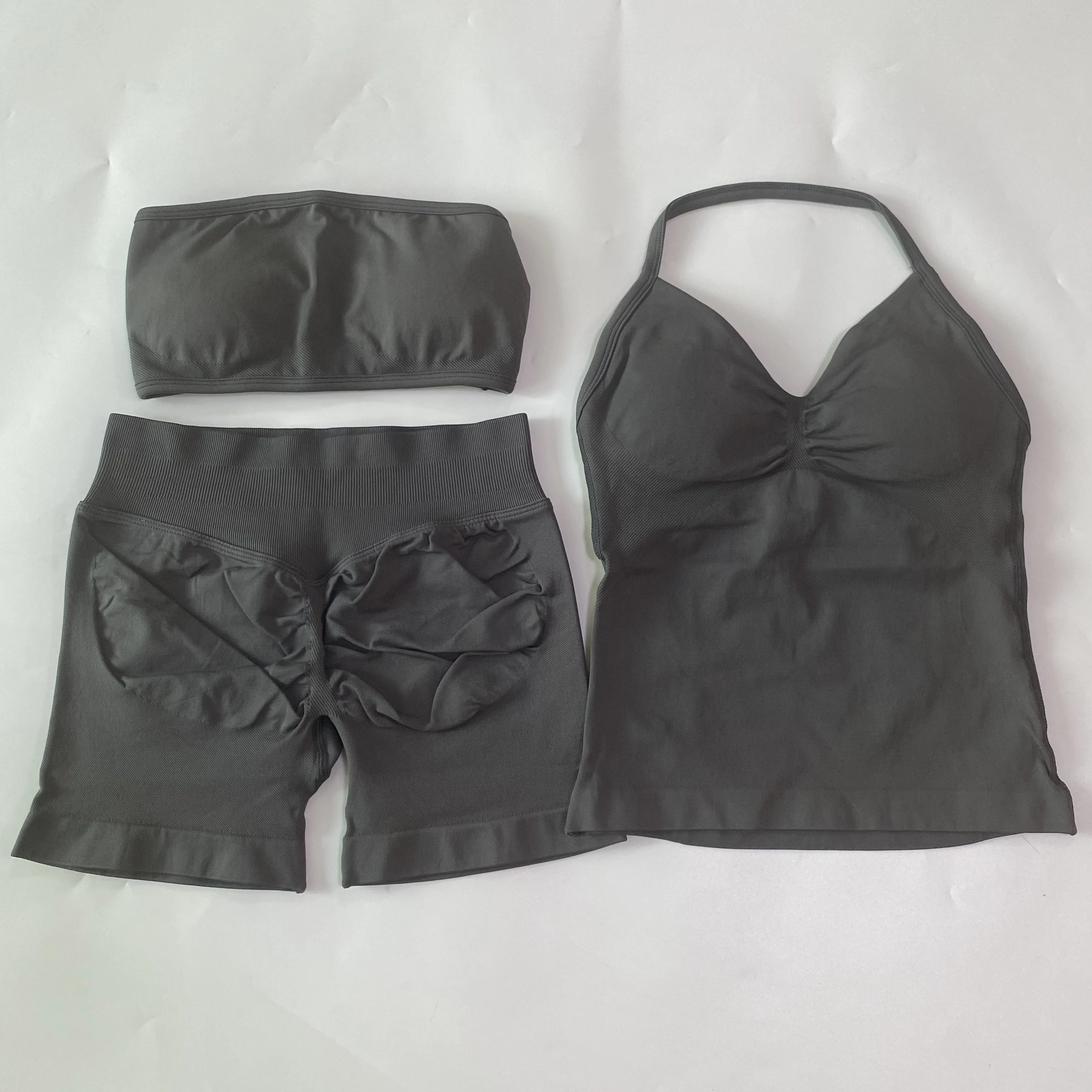 3-teiliges Yoga-Set für Damen, rückenfreier Bandeau-Sport-BH + langes Top mit Trägern + Scrunch-Shorts, Sportbekleidung, Outfit-Sets, Gym-Set – Detail 19
