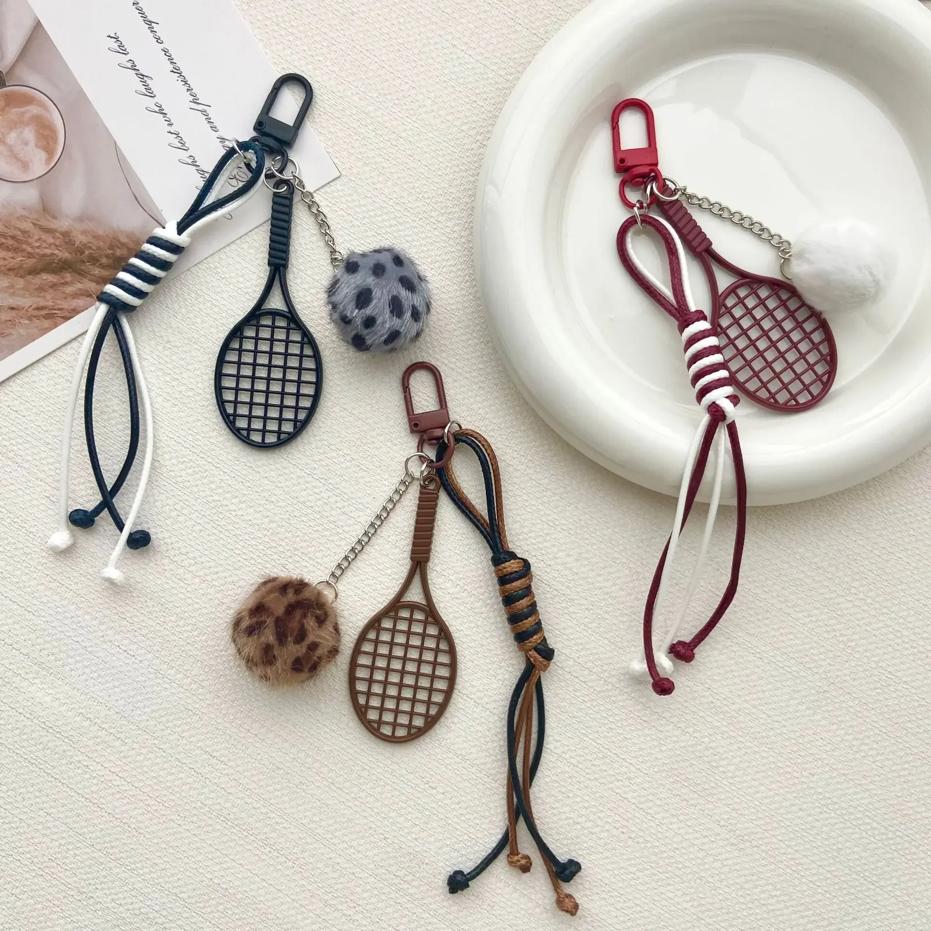 Raquete de tênis personalizada de pelúcia pequena bola de tênis com corda trançada chaveiro saco decoração do telefone móvel pingente nicho pingente