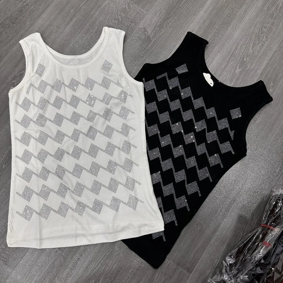 2025 New Women Diamond Undershirt Round Neck Sleeveless Top Summer Pplus Size Bottoming Heavy With Diamond Suspenders Women Vest