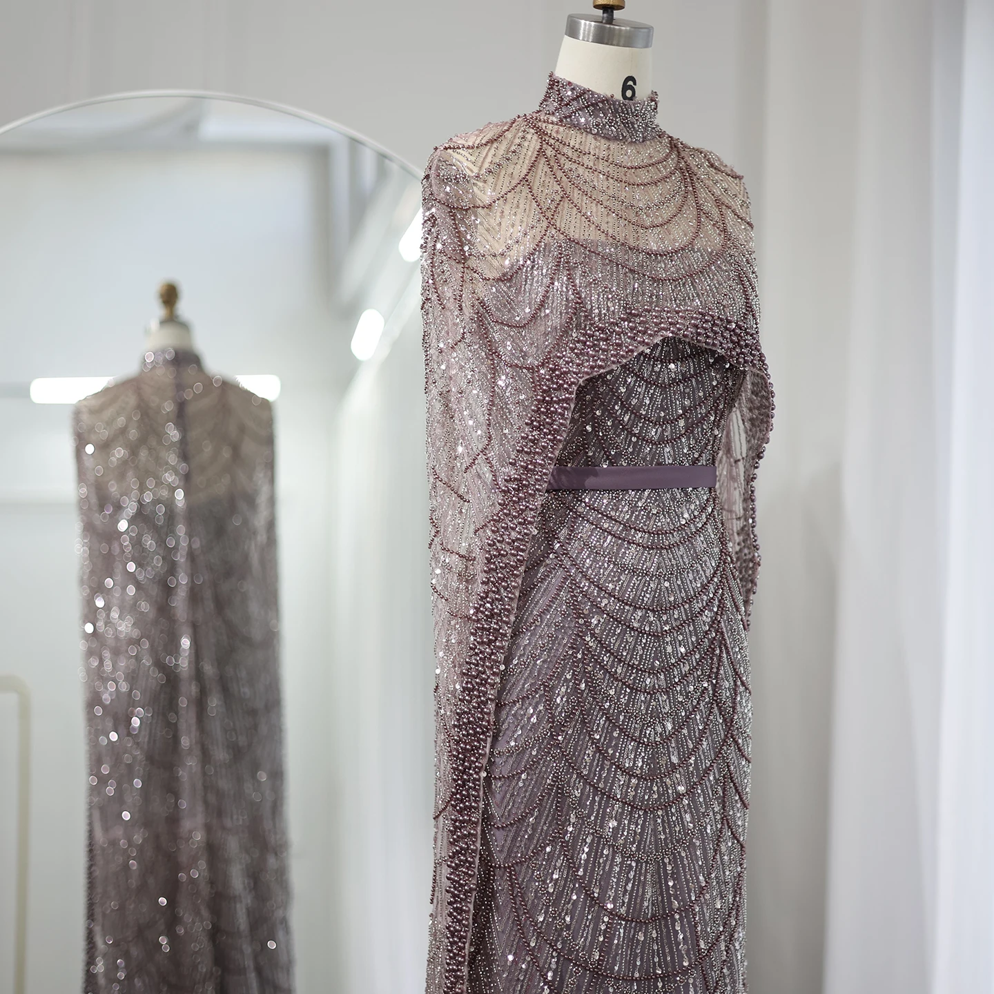 Sharon Said Luxus-Perlen Dubai Champagner Meerjungfrauen-Abendkleider mit Cape-Ärmeln Arabisches Hochzeits- und Abschlussballkleid SS369 Maßanfertigung – Detail 34