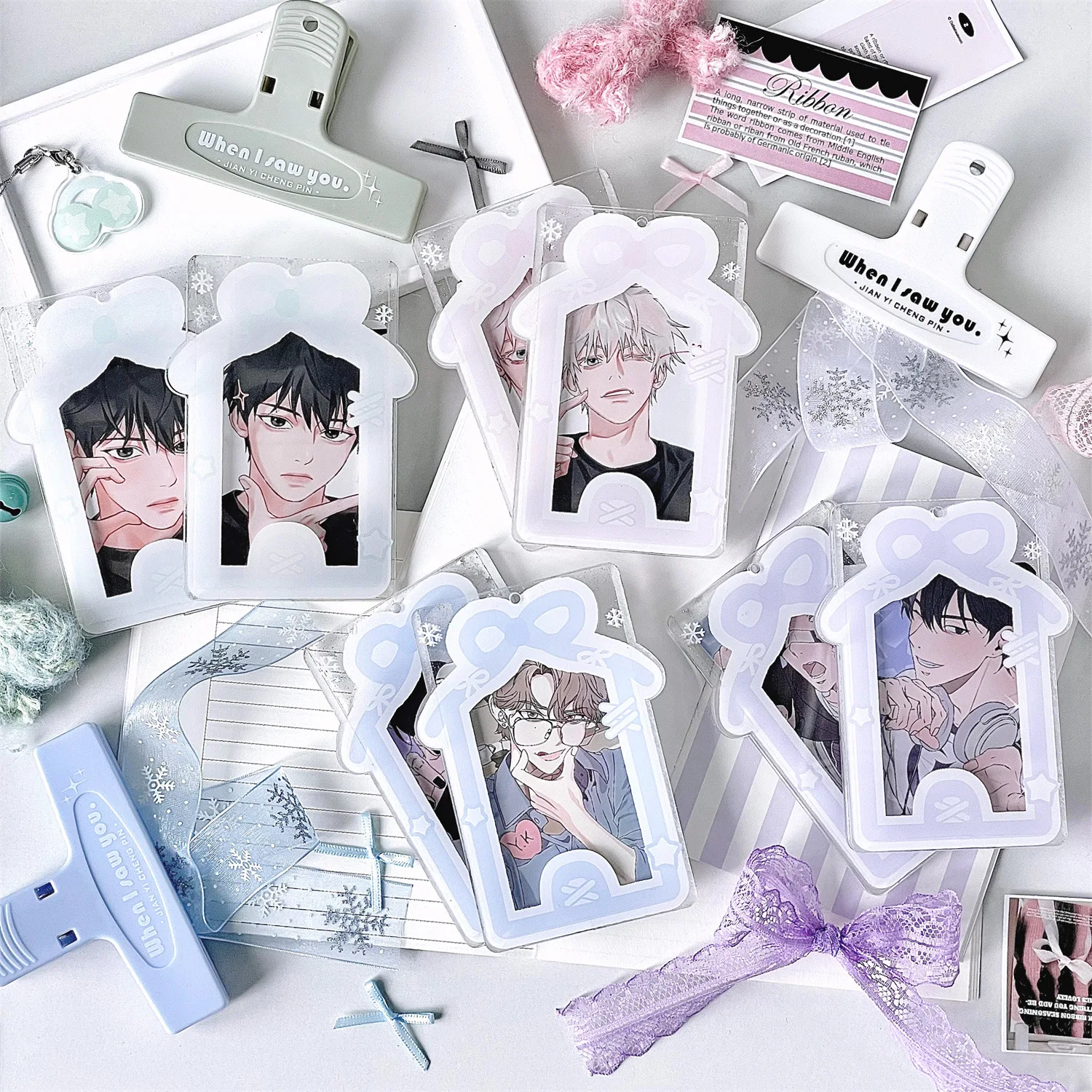 حامل بطاقات الصور على سطح الطاولة من الأكريليك Kpop إطار عرض DIY إطار صورة قائم لمحبي موسيقى البوب