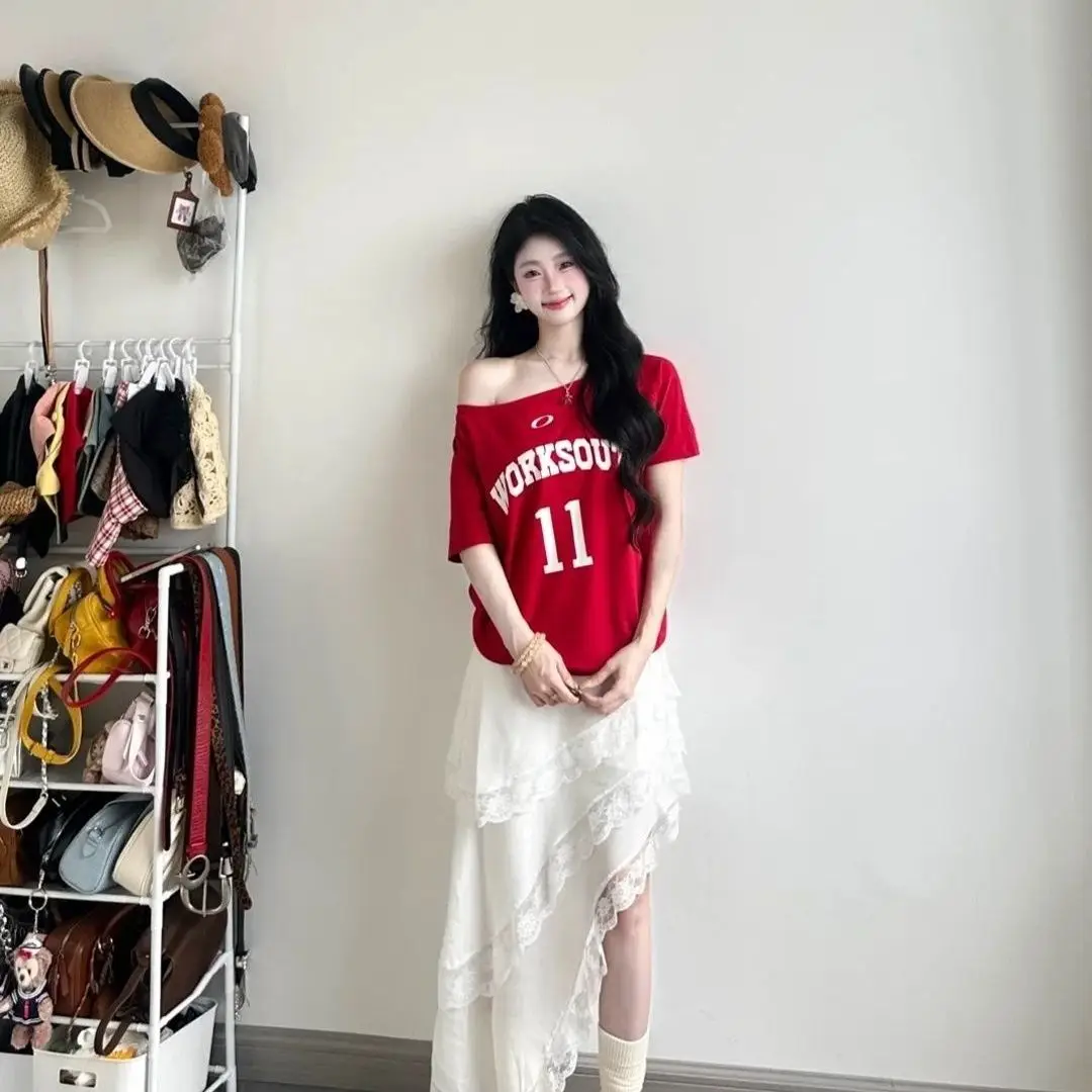 

2025 Korean Fashion Skew Collar Loose Letter T-Shirts Asymmetrical Lace White Skirts Two Piece Suits Lady Red Tops Skirt Outfits