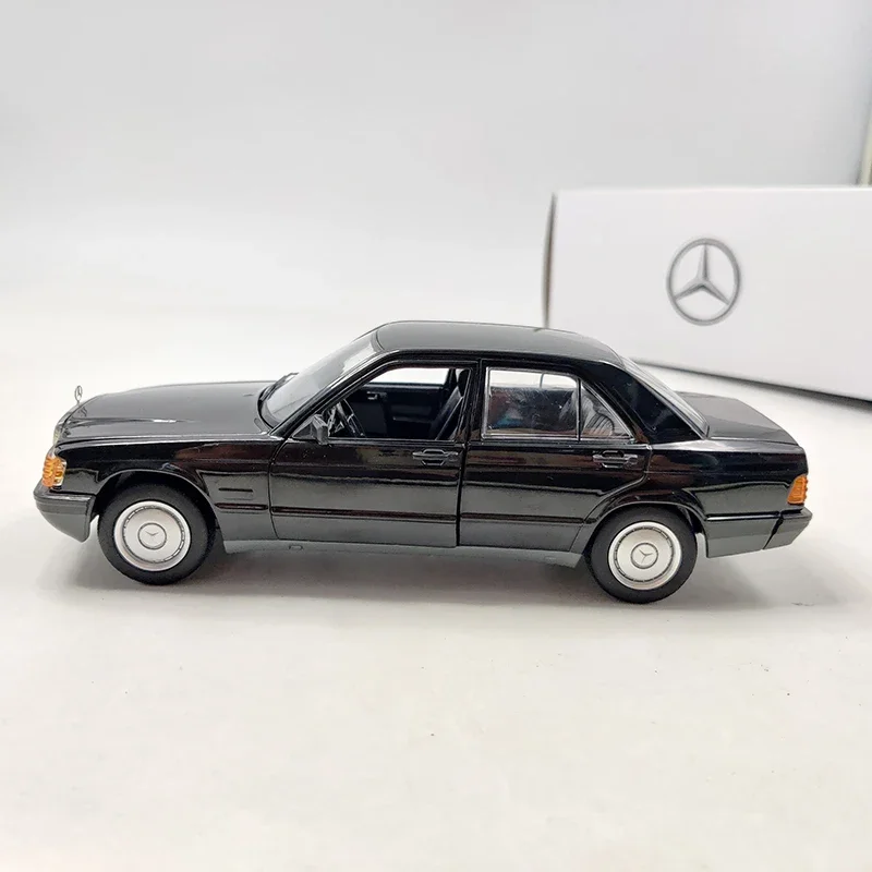 Diecast 1:24 Scale Mercedes Benz 190E W201 Alloy Car Model Metal  Adult Collection Gifts Collectible Vehicle Toys