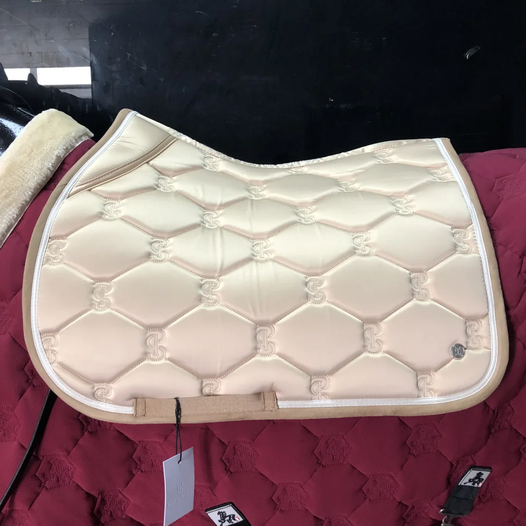 Perlengkapan Berkuda Produsen Peralatan Kuda Set Alas Pelana Logo Kustom Warna Solid Alas Pelana Berkualitas Tinggi untuk Dressage dan Balap