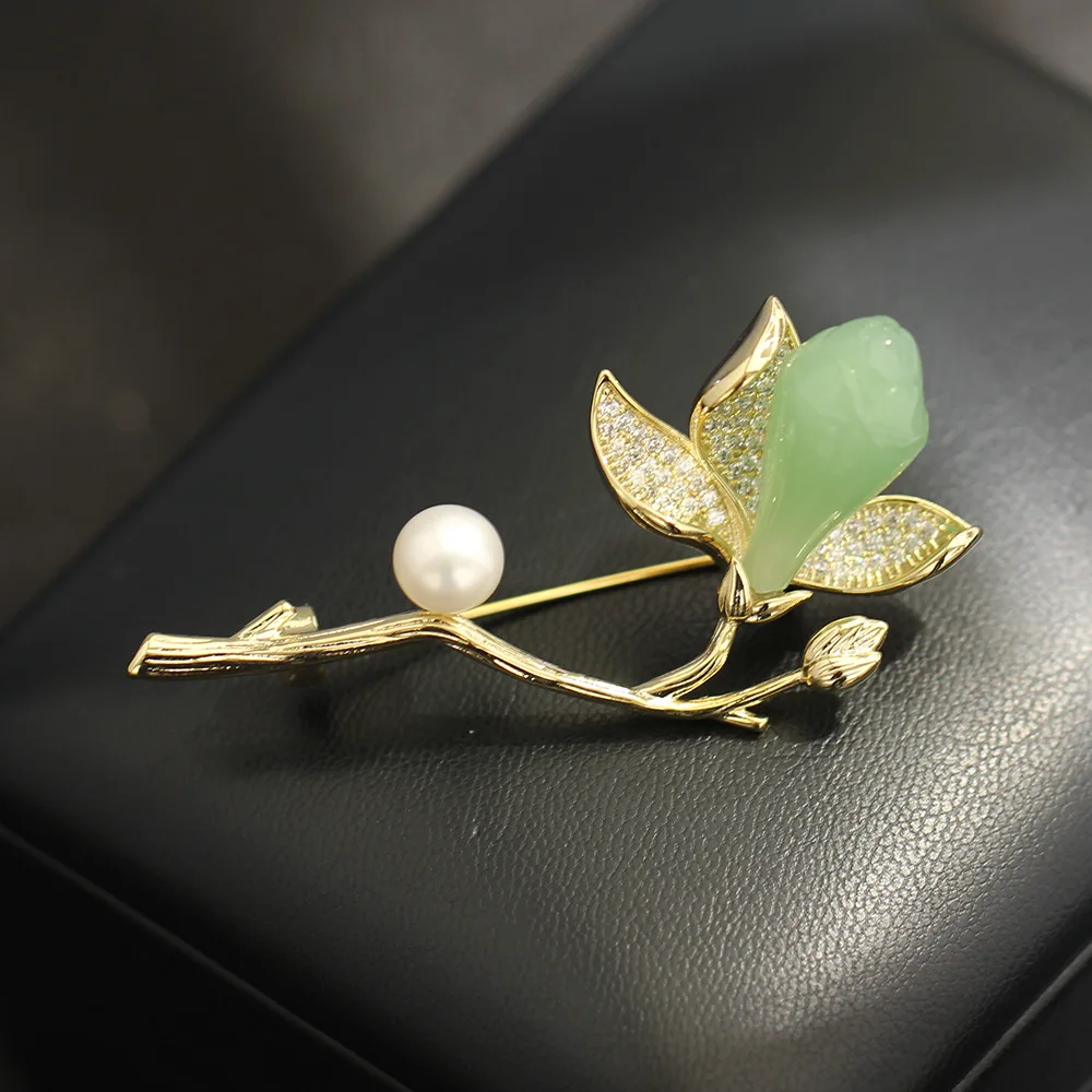 Chinese Style Auspicious Magnolia Brooch Gold Plated Zircon Inlaid Pearl Elegant Lucky Pin For Women Cheongsam Coat Daily Wear