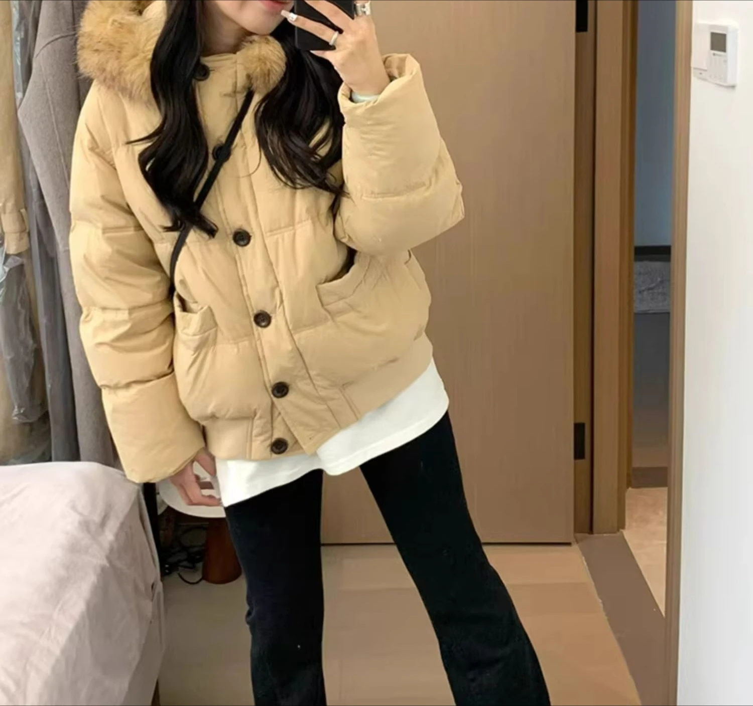 سترة شتوية قصيرة من القطن للنساء كاجوال موضة معطف سميك متعدد الاستخدامات 2025 نمط جديد