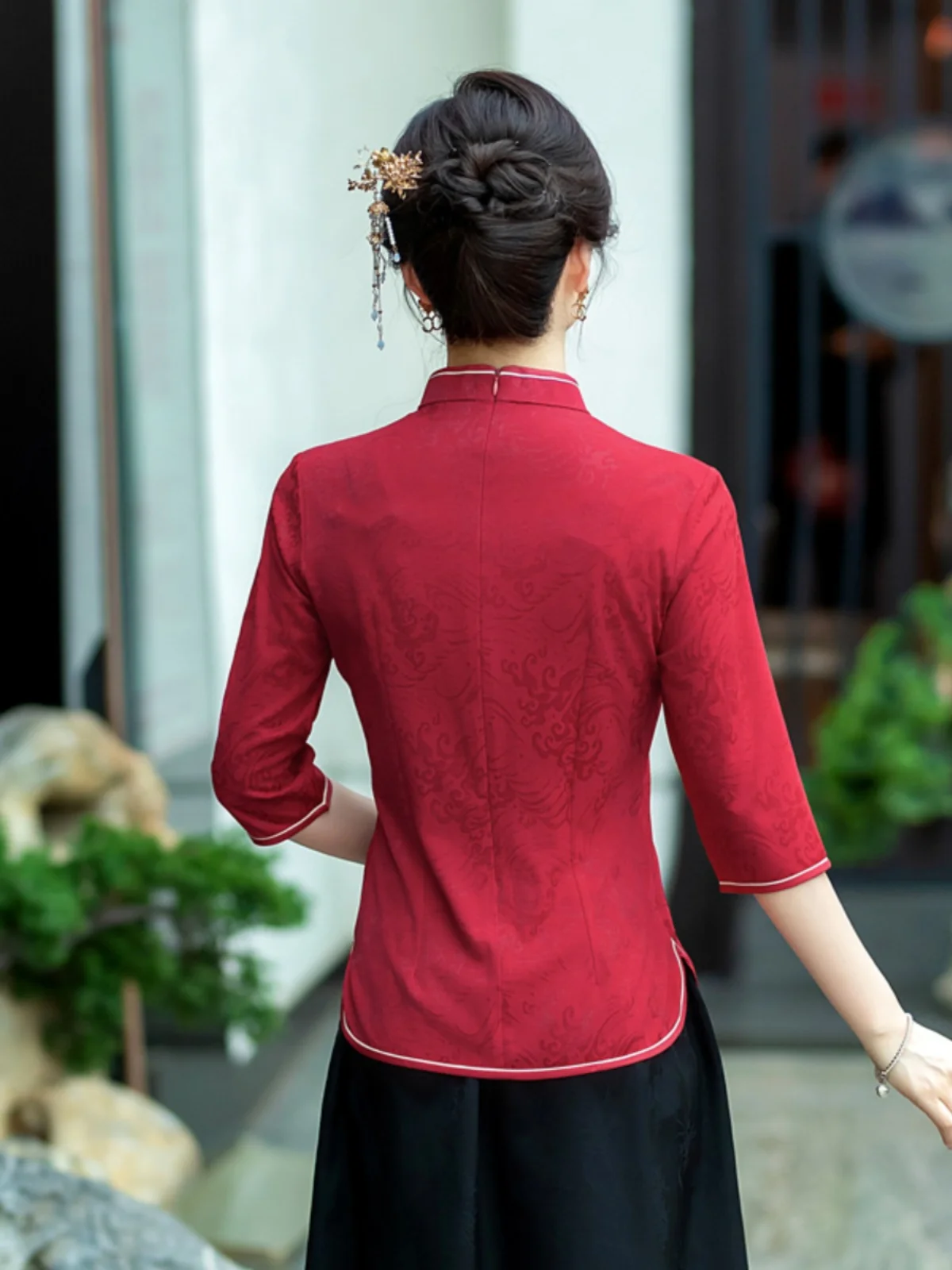 ชุดจีนสีแดงแบบใหม่ ปี 2024 ปักลายดอกไม้ ชุดแม่ลูก สไตล์ถังสูท ผ้าคุณภาพดี