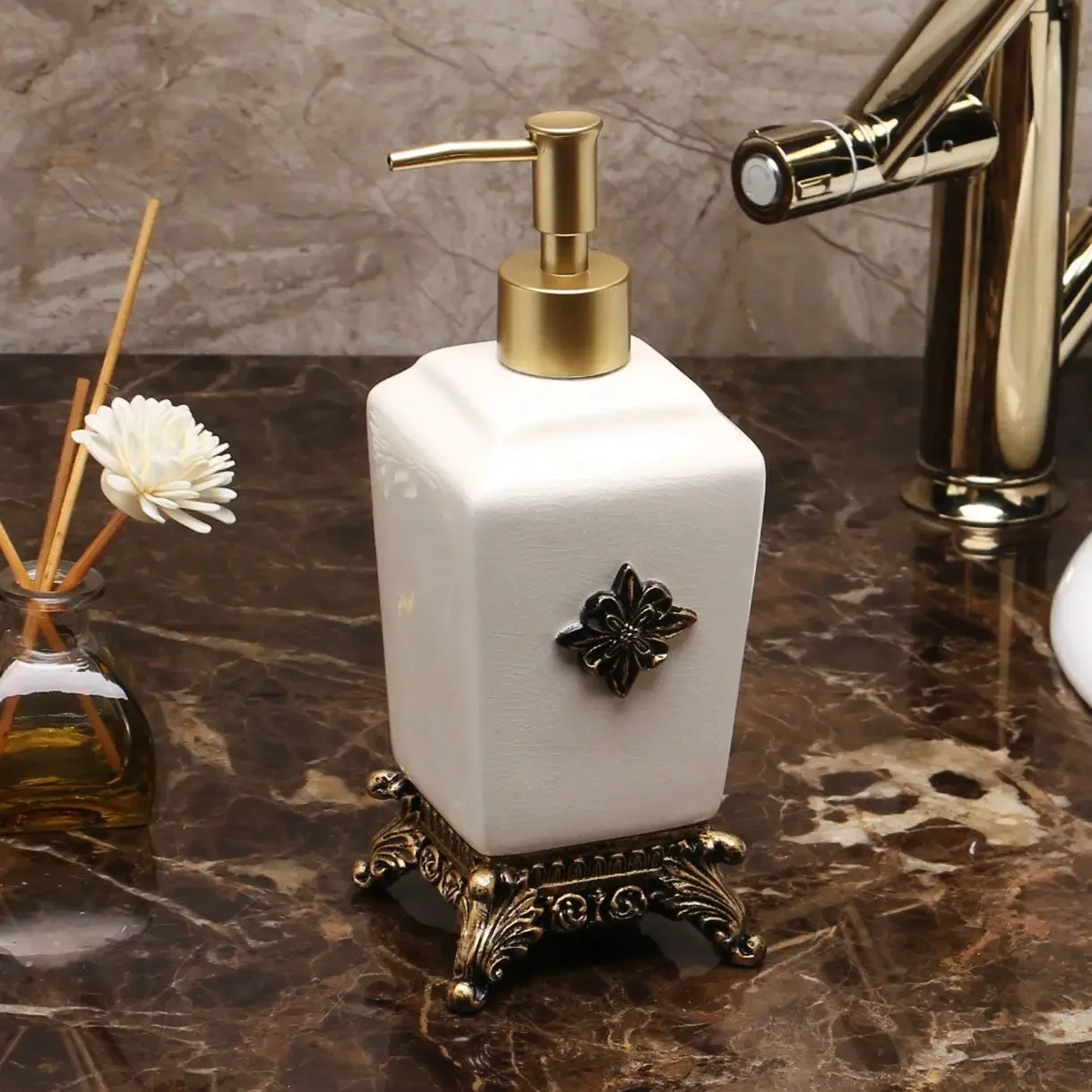 European-style Ceramic Bottles Creative Packaging Ice-crack Ceramic Body Wash Bottles Hotel Lotion Packaging Press Bottles