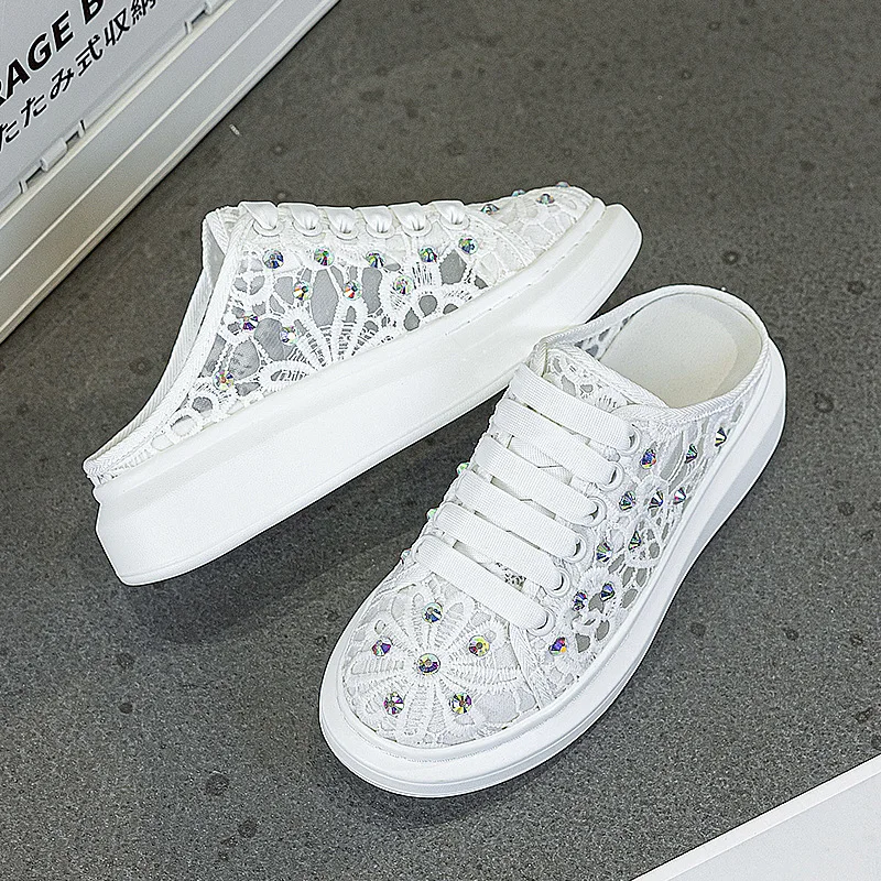 

Женские летние новые дышащие повседневные спортивные туфли-мюли на толстой подошве с кружевом и стразами, белые кеды