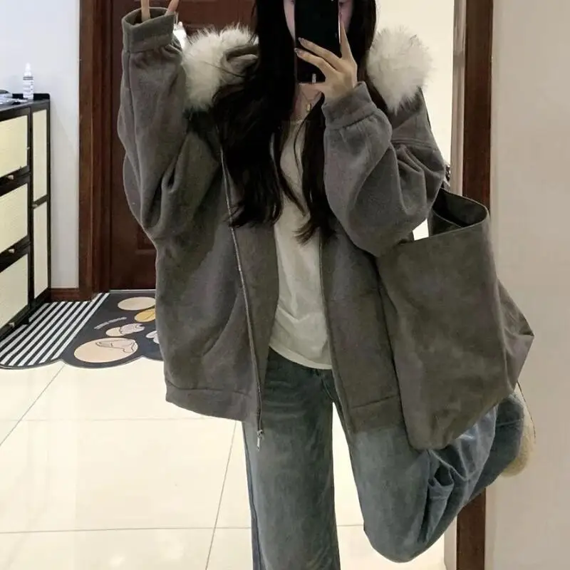 

Модная толстовка с капюшоном и съемным серым меховым воротником для девочек на осень и зиму, женское свободное плюшевое толстое пальто, корейская версия