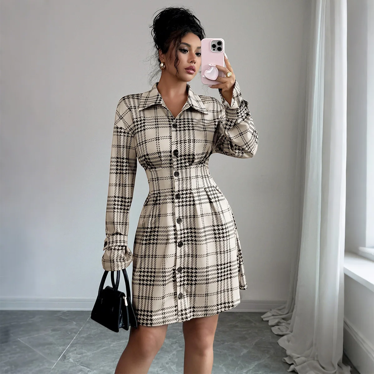 Französisches Retro-Karomuster A-Linien-Kleid 2026 Frühling Einreihiges Hemdkleid mit Revers Herbst Langarm Modisches Minikleid