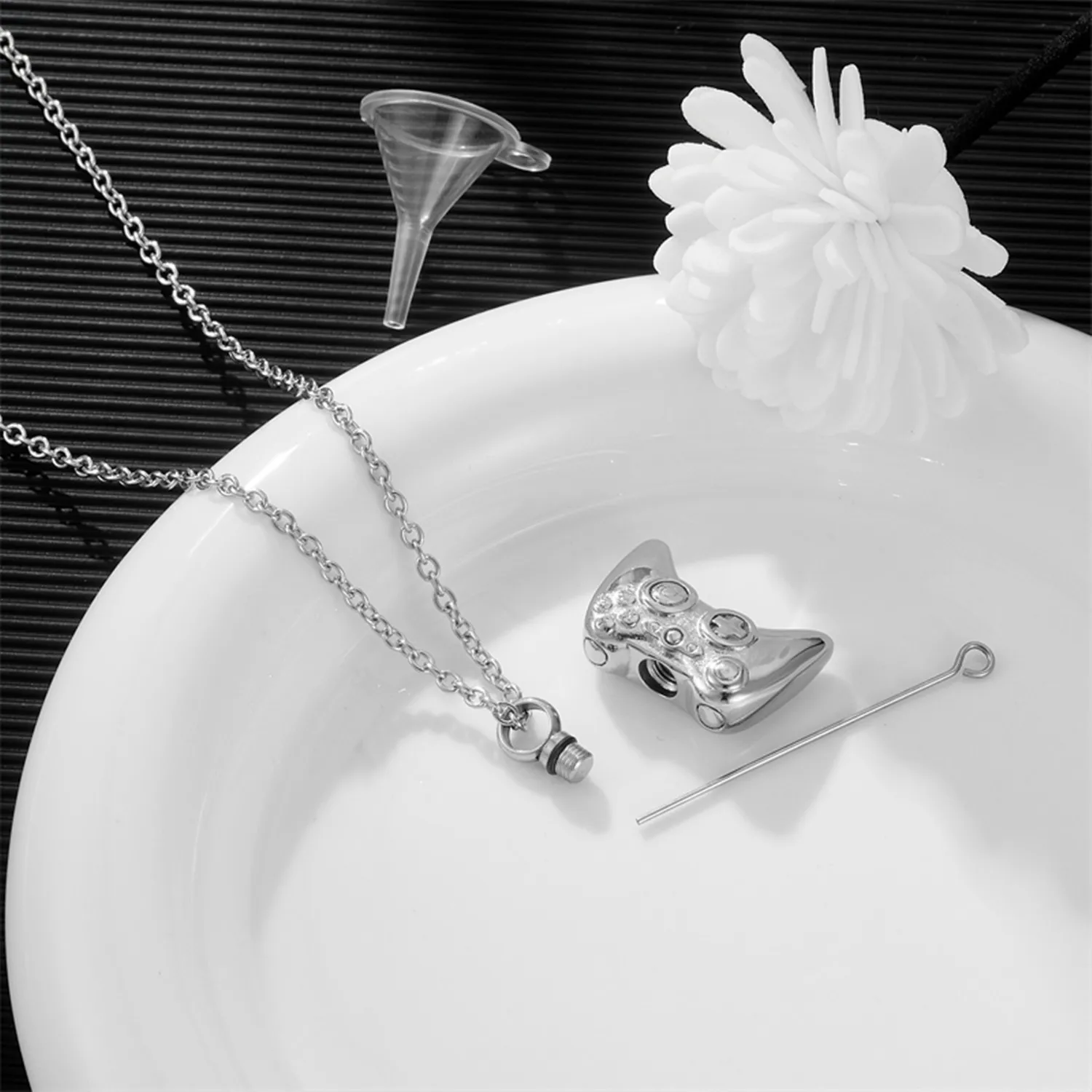 قلادة قلادة على شكل جرة للتحكم في الألعاب للرماد البشري - مجوهرات حرق من الفولاذ المقاوم للصدأ، تذكار تذكاري لأحبائك #2