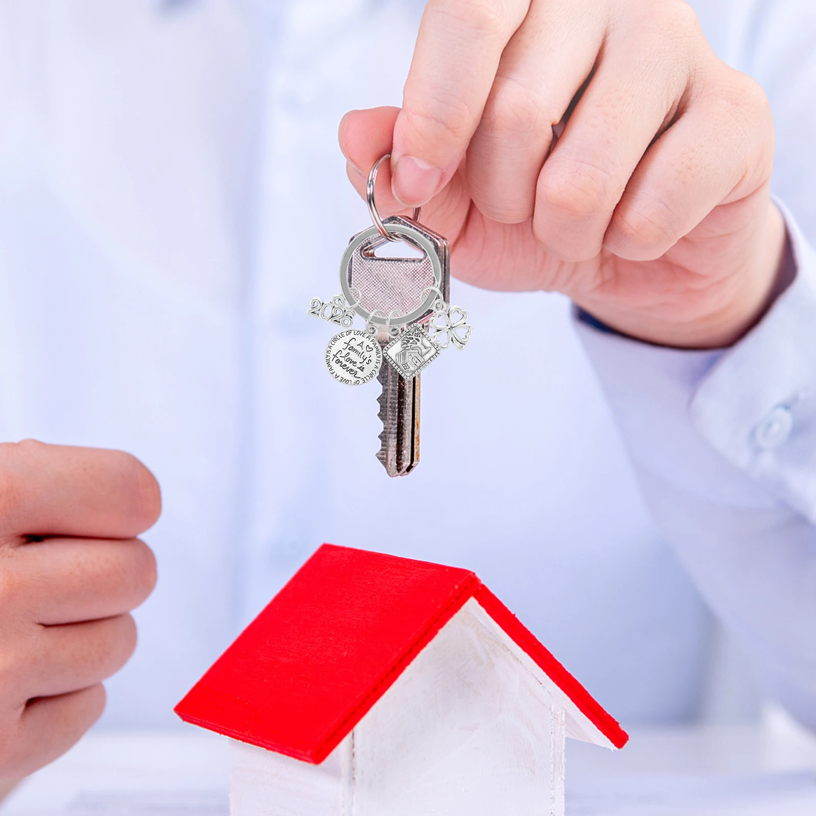

Mini House Shaped Keychain Cute Home Charm Bag Ornament Silver Decorative for Travel Souvenir New Home Keepsake Housewarming