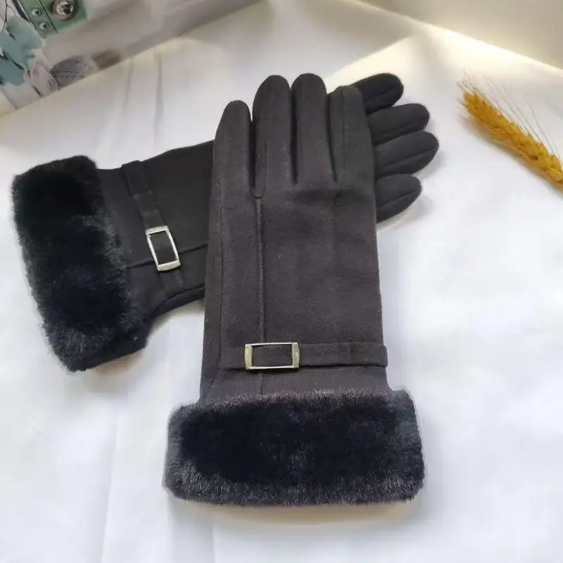 Die warmen Winterhandschuhe für Damen sind winddicht und kältebeständig, haben ein dickes Futter aus Kunstfell und sind als Touchscreen-Handschuhe geeignet. – Detail 2