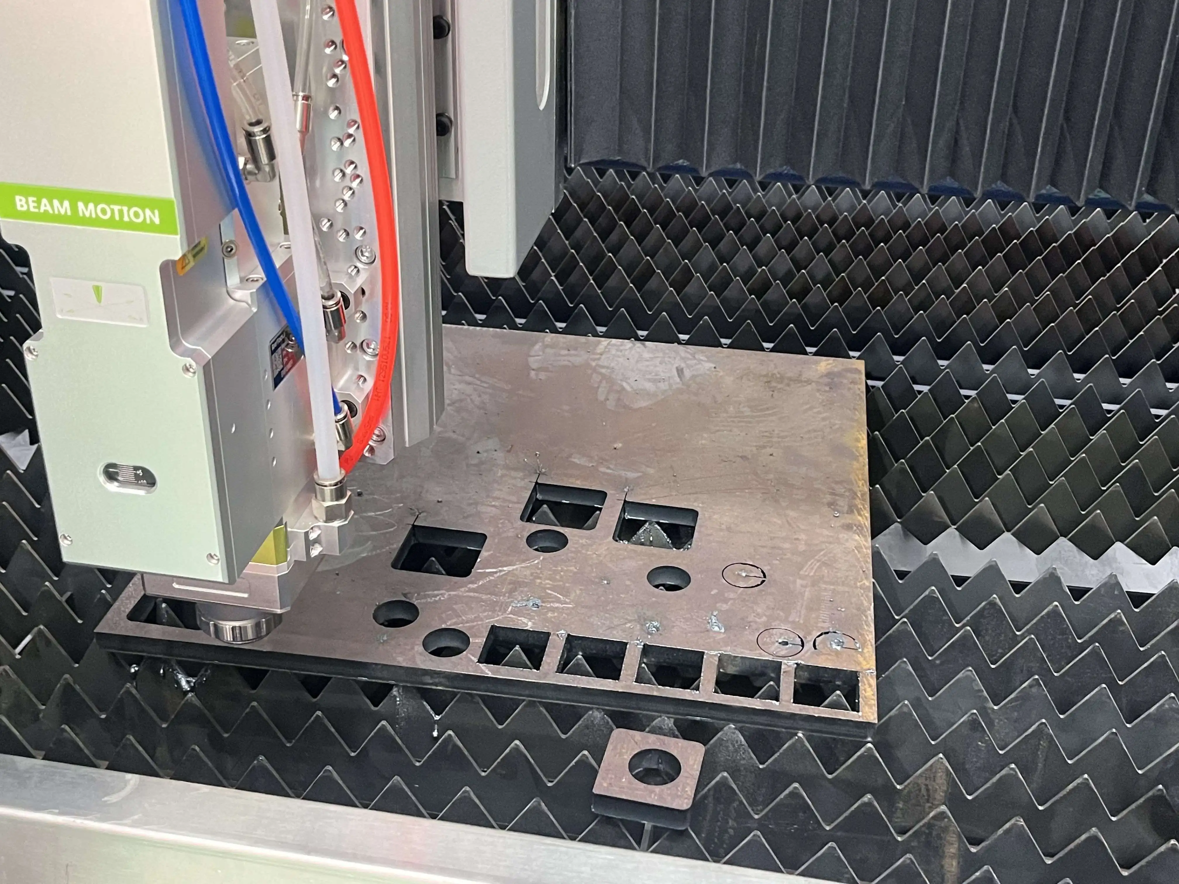 

3015 Fiber Laser Metal Cutter With Integrated Cooling System And CNC Programming For Various Metal Materials Processing